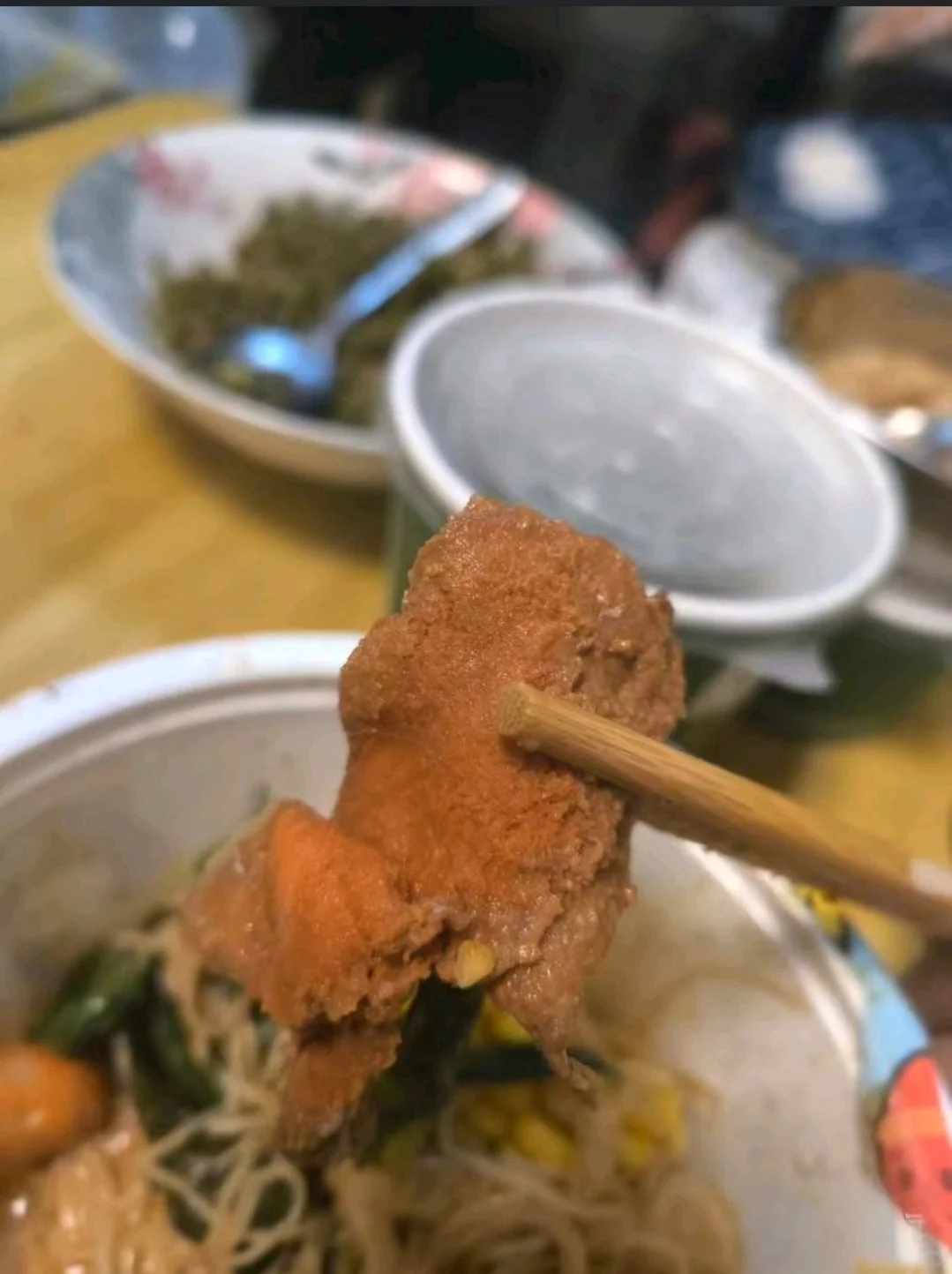 食品安全存在严重问题服务员粗口骂顾客