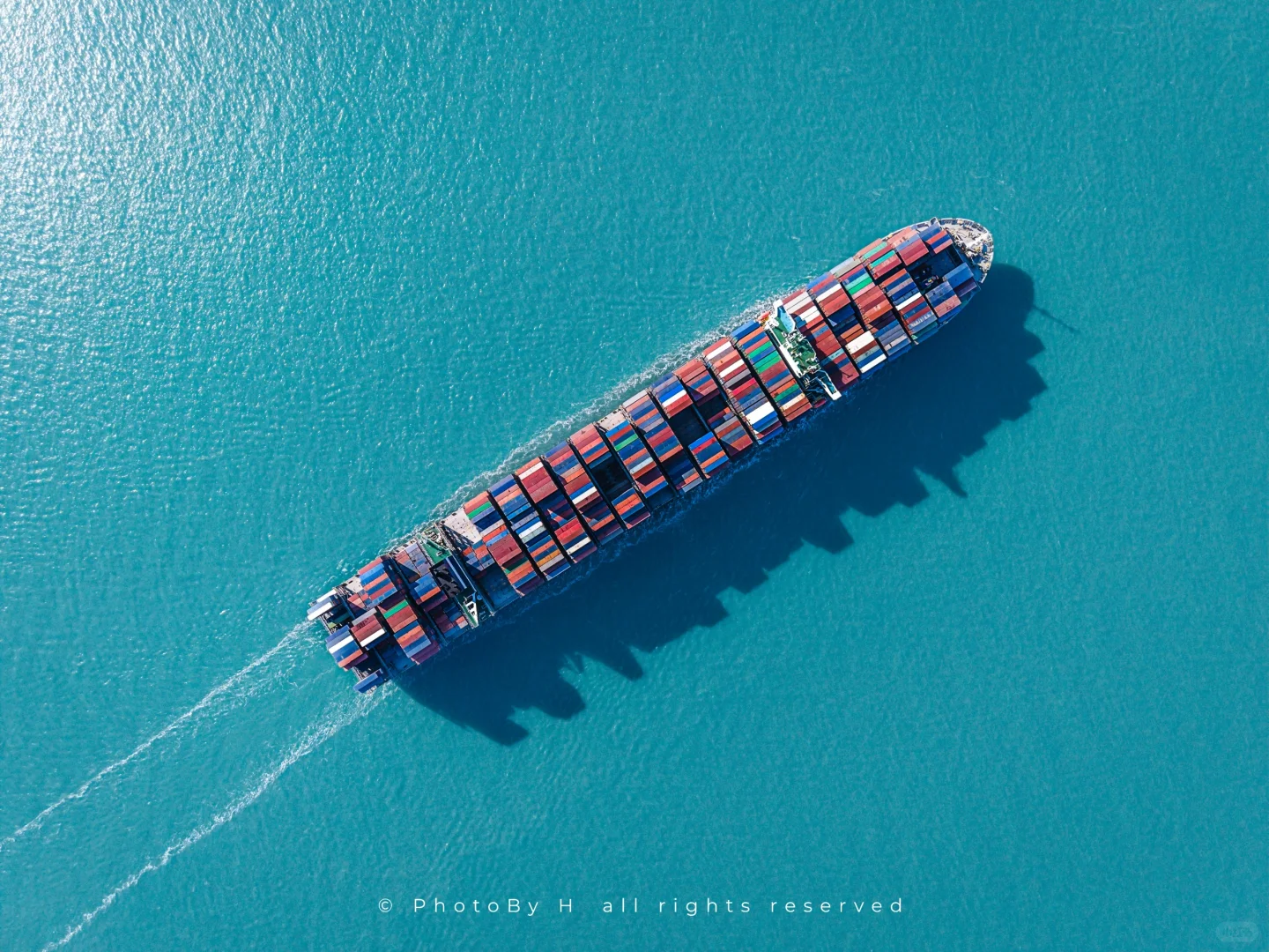 航拍摄影 | 空中视角下的集装箱货船