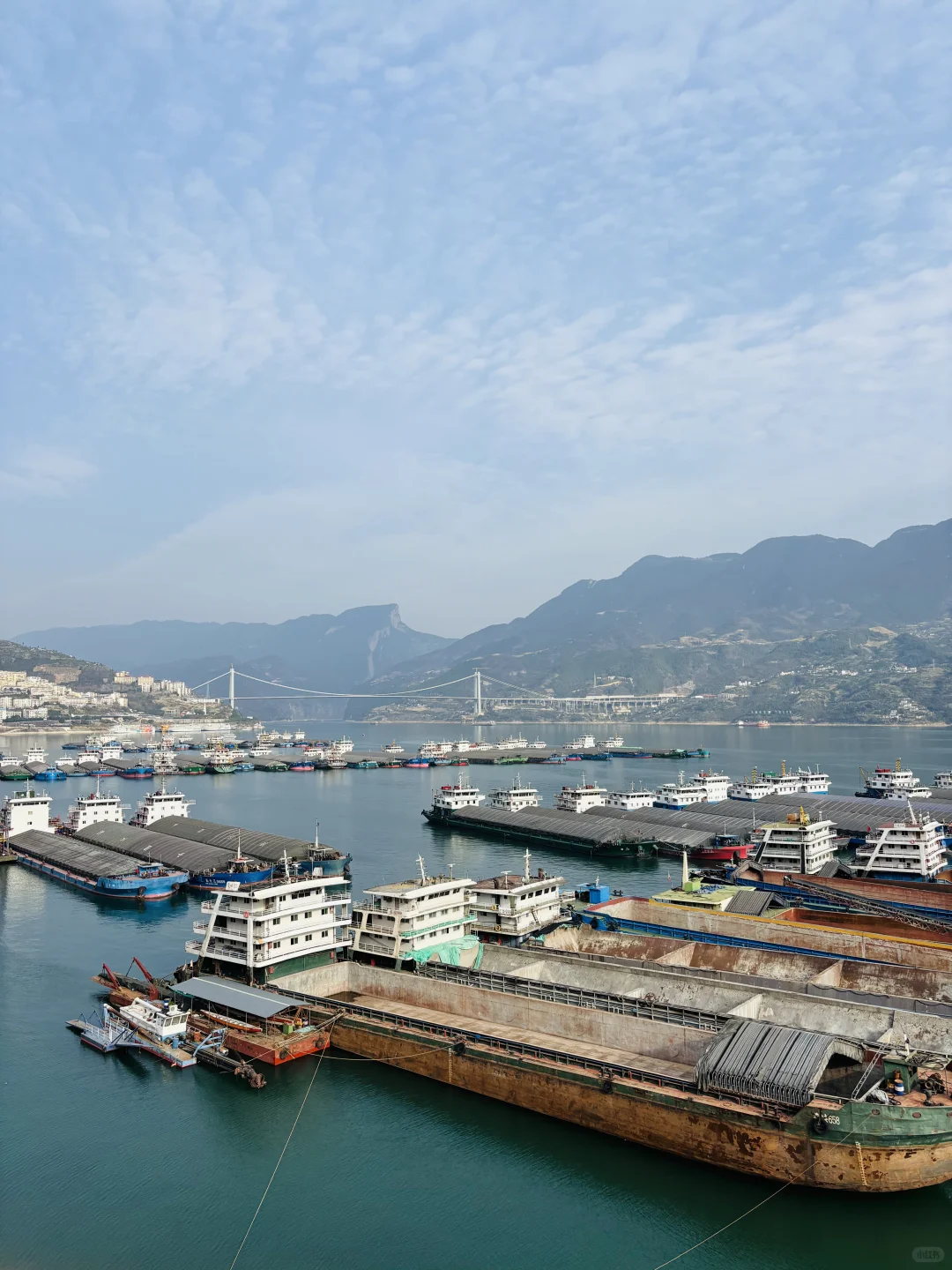 百舸争流 逸兴遄飞 奉节货轮锚地