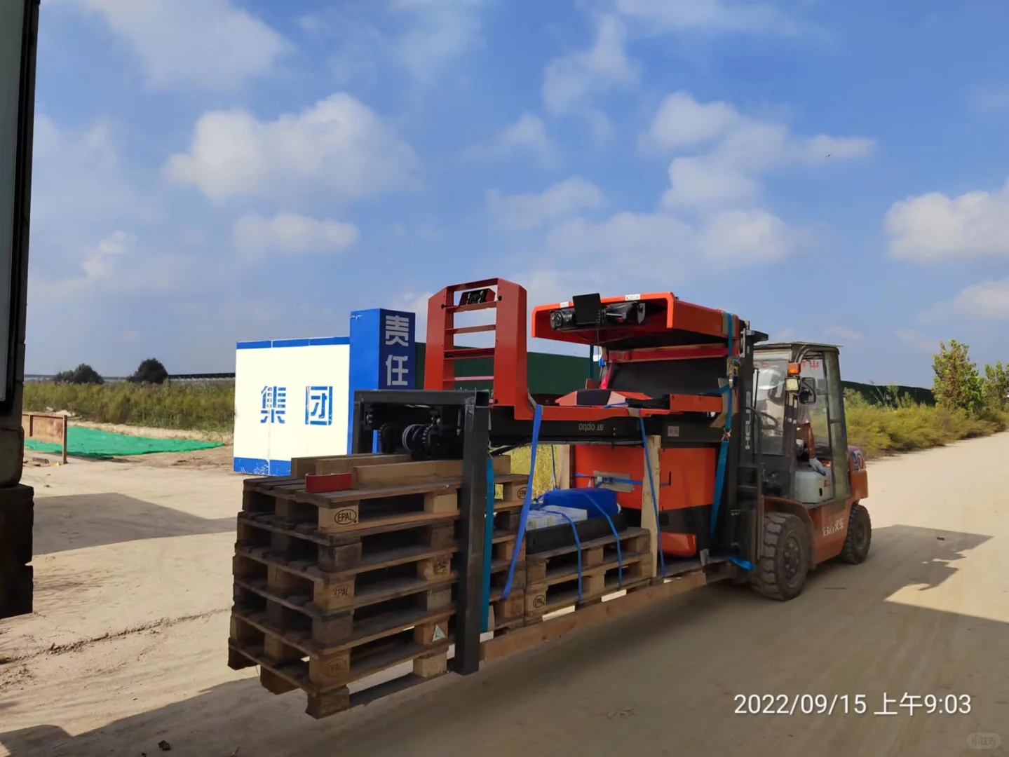 荷兰进口温室设备卸车