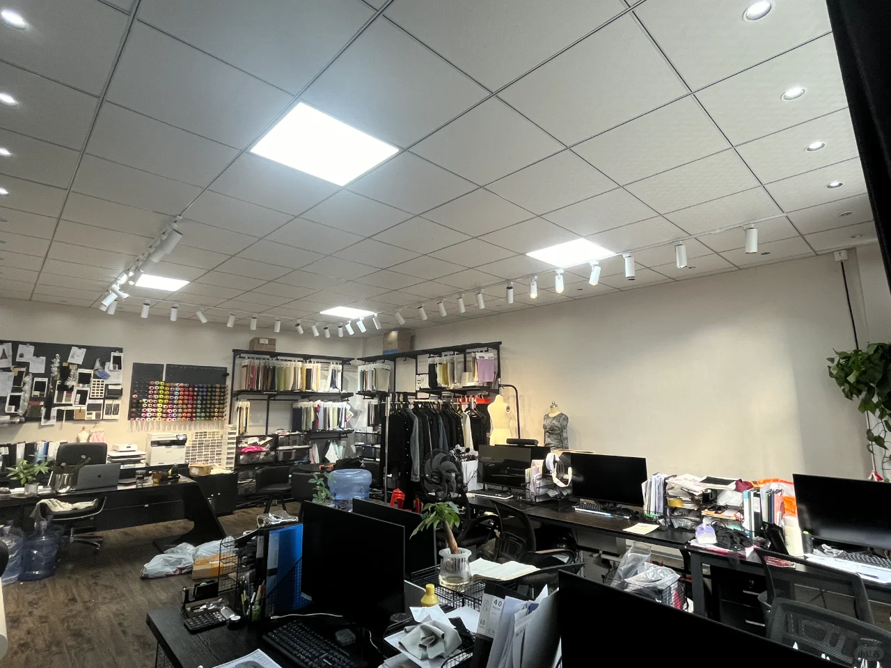 深圳服装厂专注高定服装20年