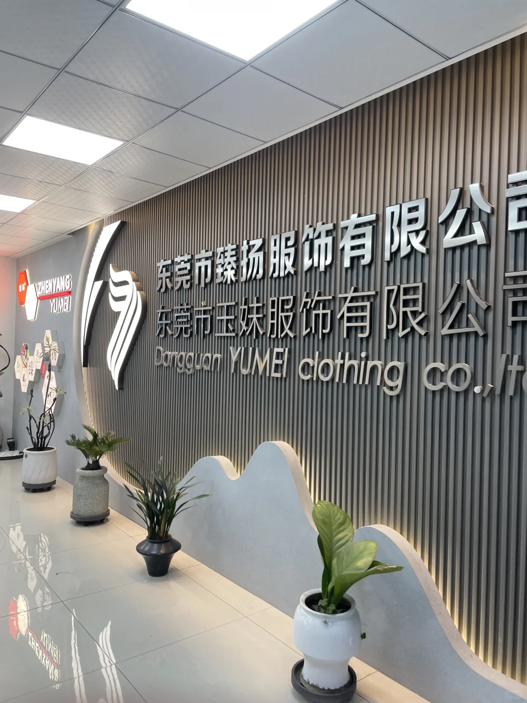 ??服装品牌开发产品找源头工厂合作