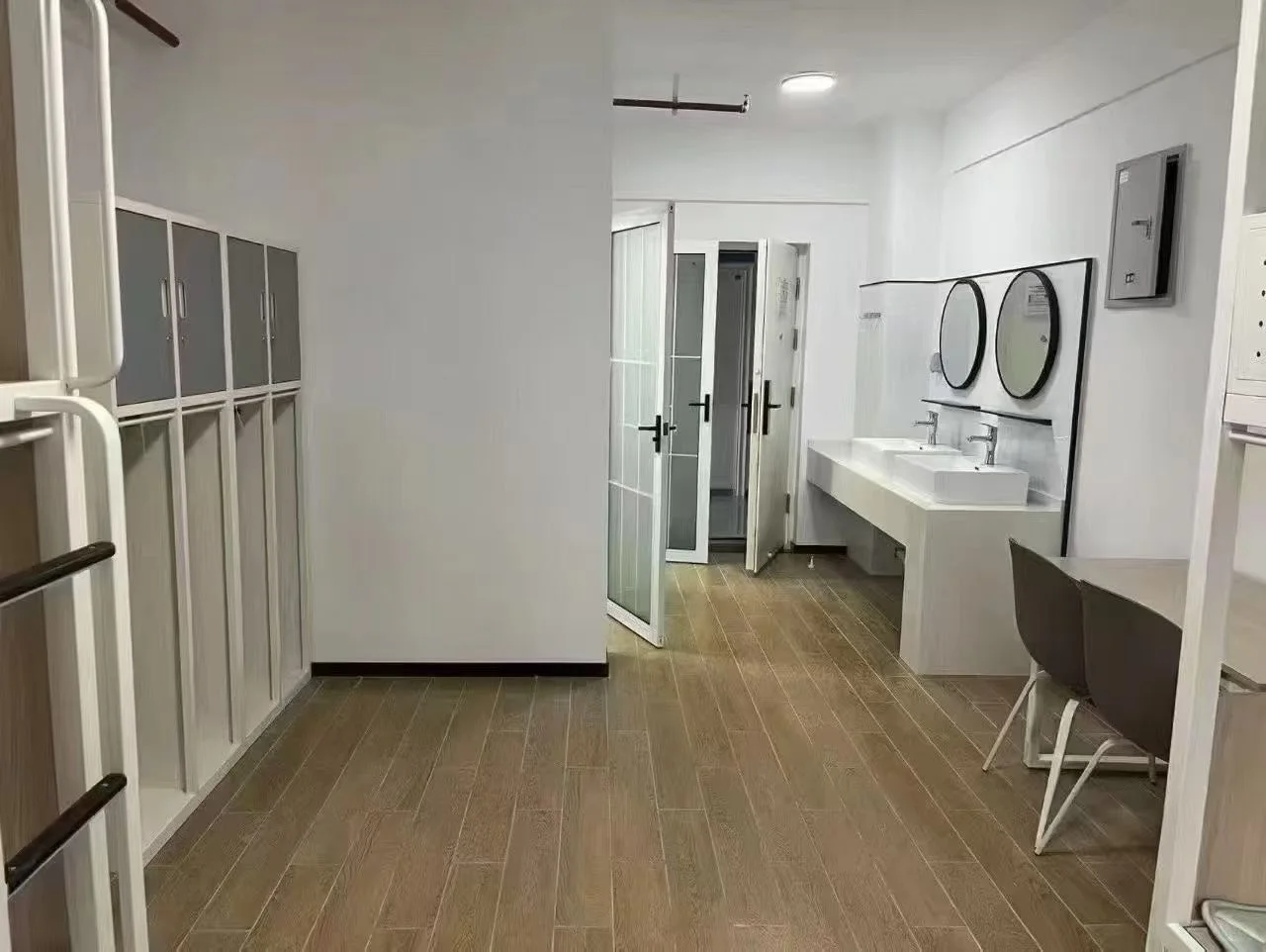 做到过年的来！四人间住宿包吃住5500！！