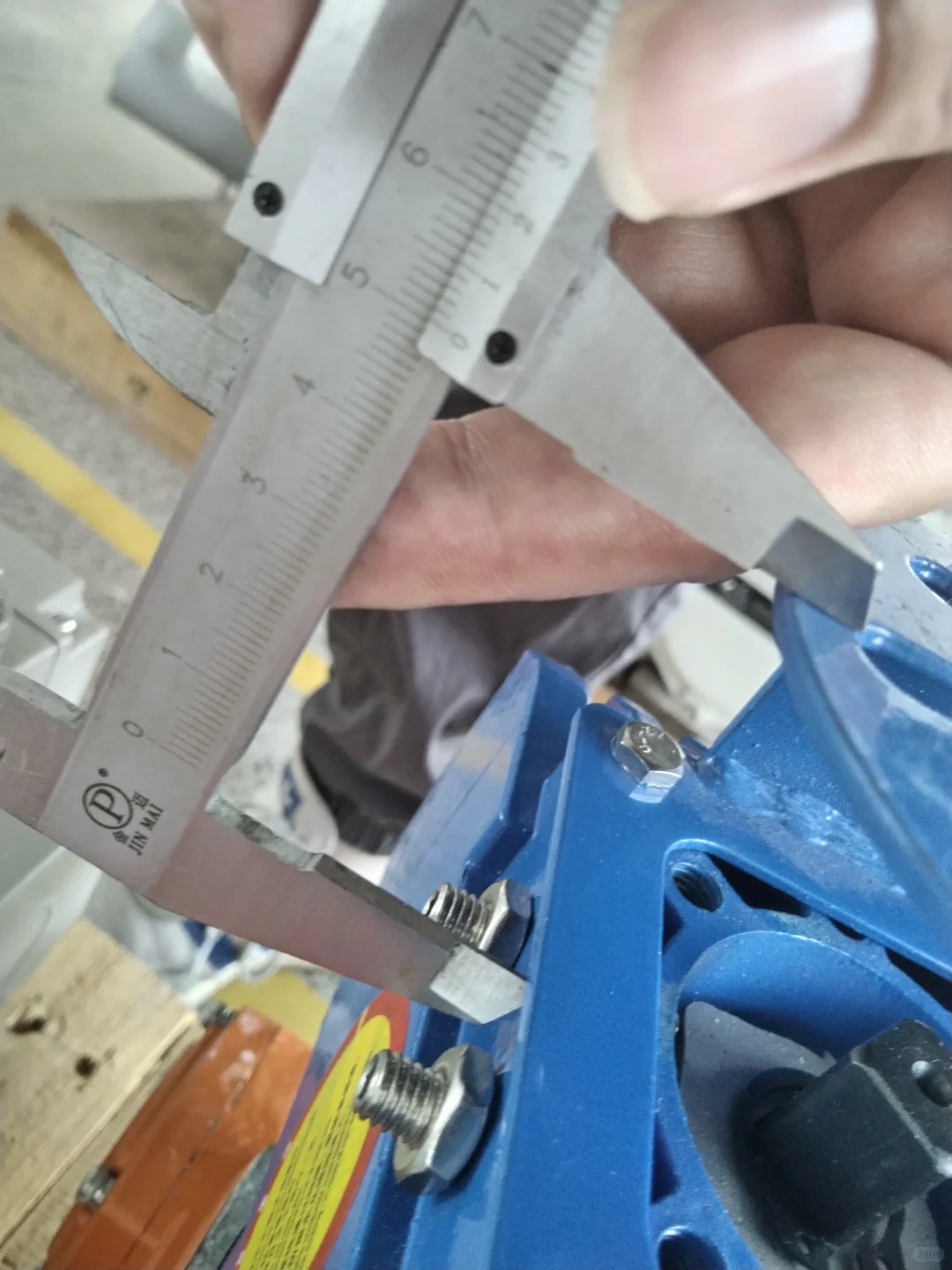 客户需要什么，我亲自测量电动执行器支架