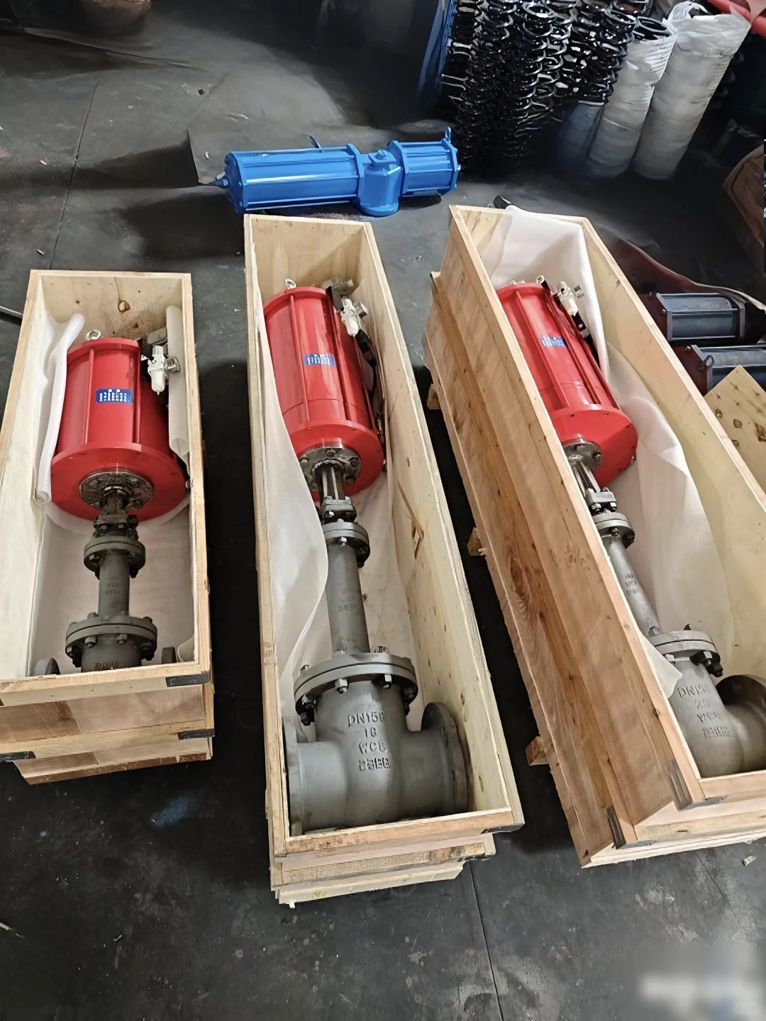 气动执行器、气动阀门