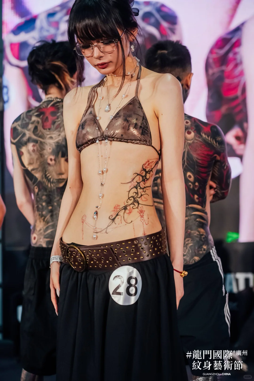 在龍門紋身展當模特和小助理的一天