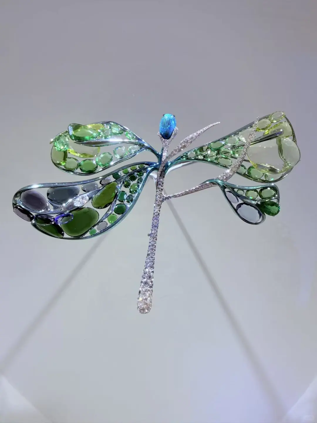 ART021没被画吸引，却被一个珠宝展位拿捏了