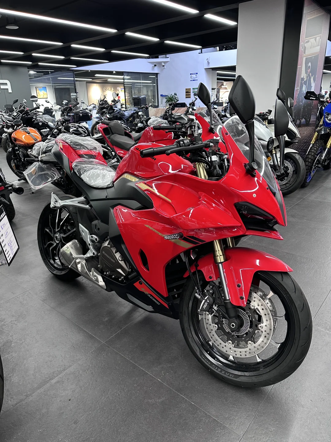 新手闭眼入?️钱江赛450AMT才是仿赛天菜！