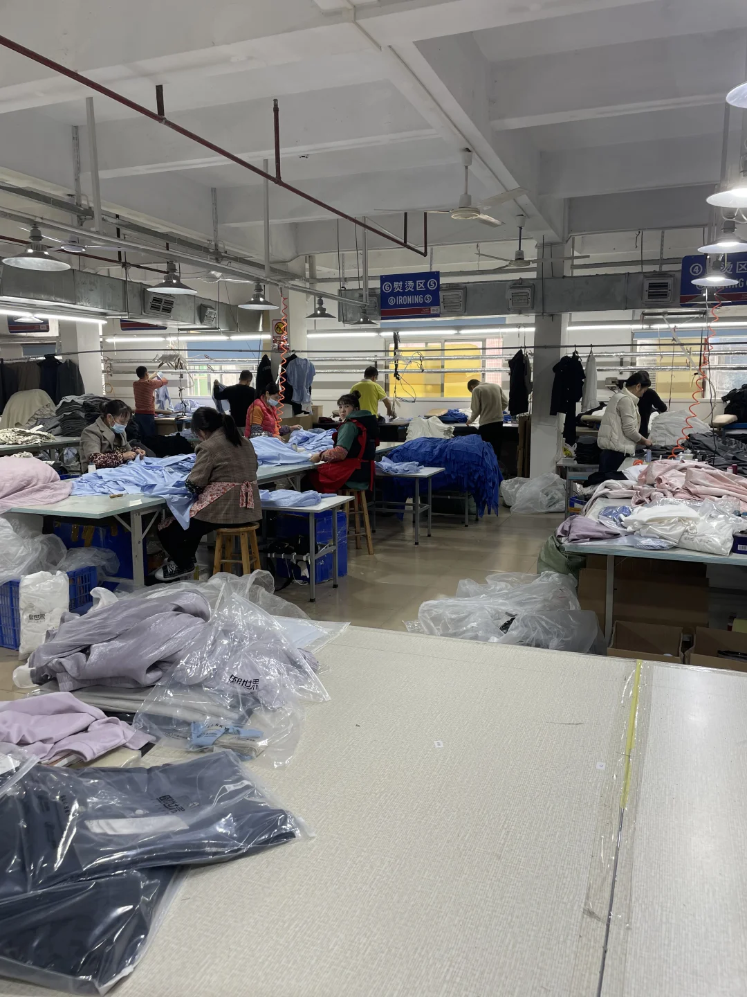 ??服装品牌开发产品找源头工厂合作