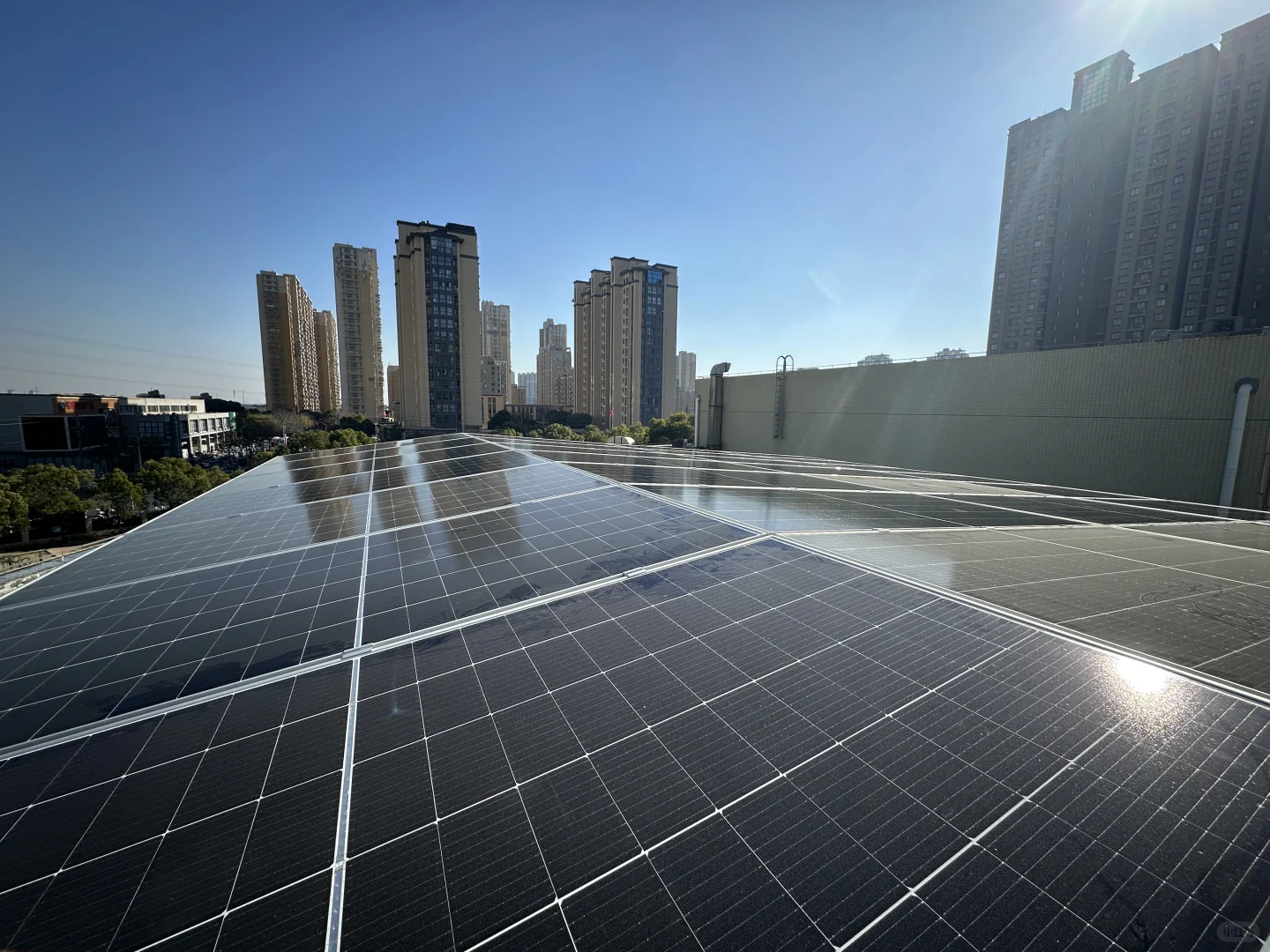 为什么企业需要安装新能源