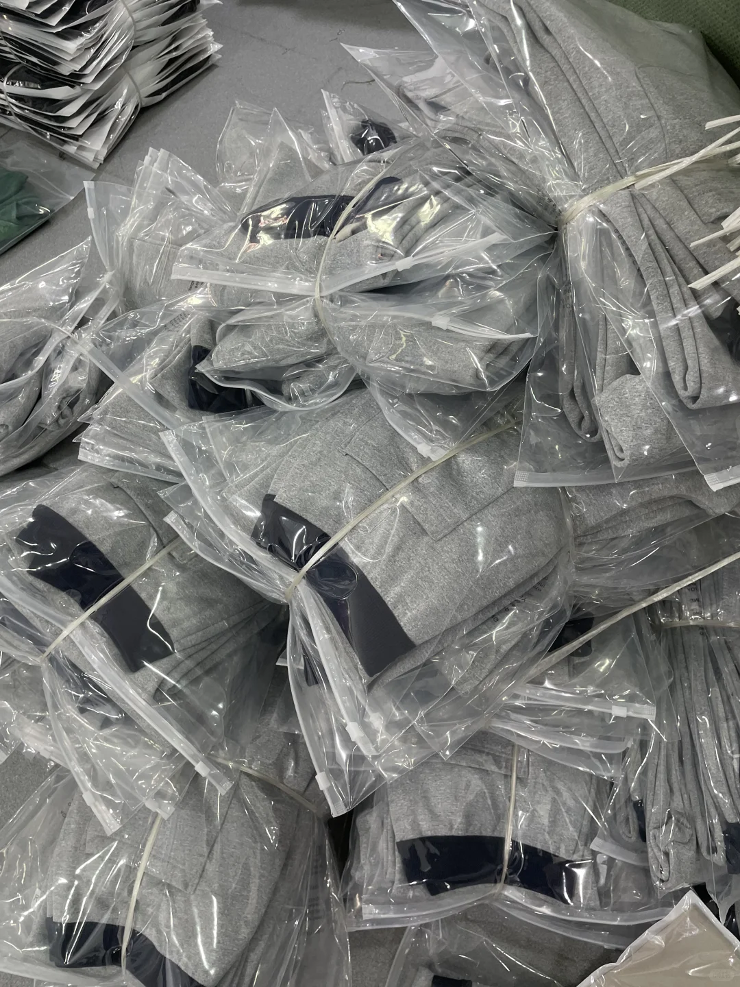 ??服装品牌开发产品找服装源头工厂！