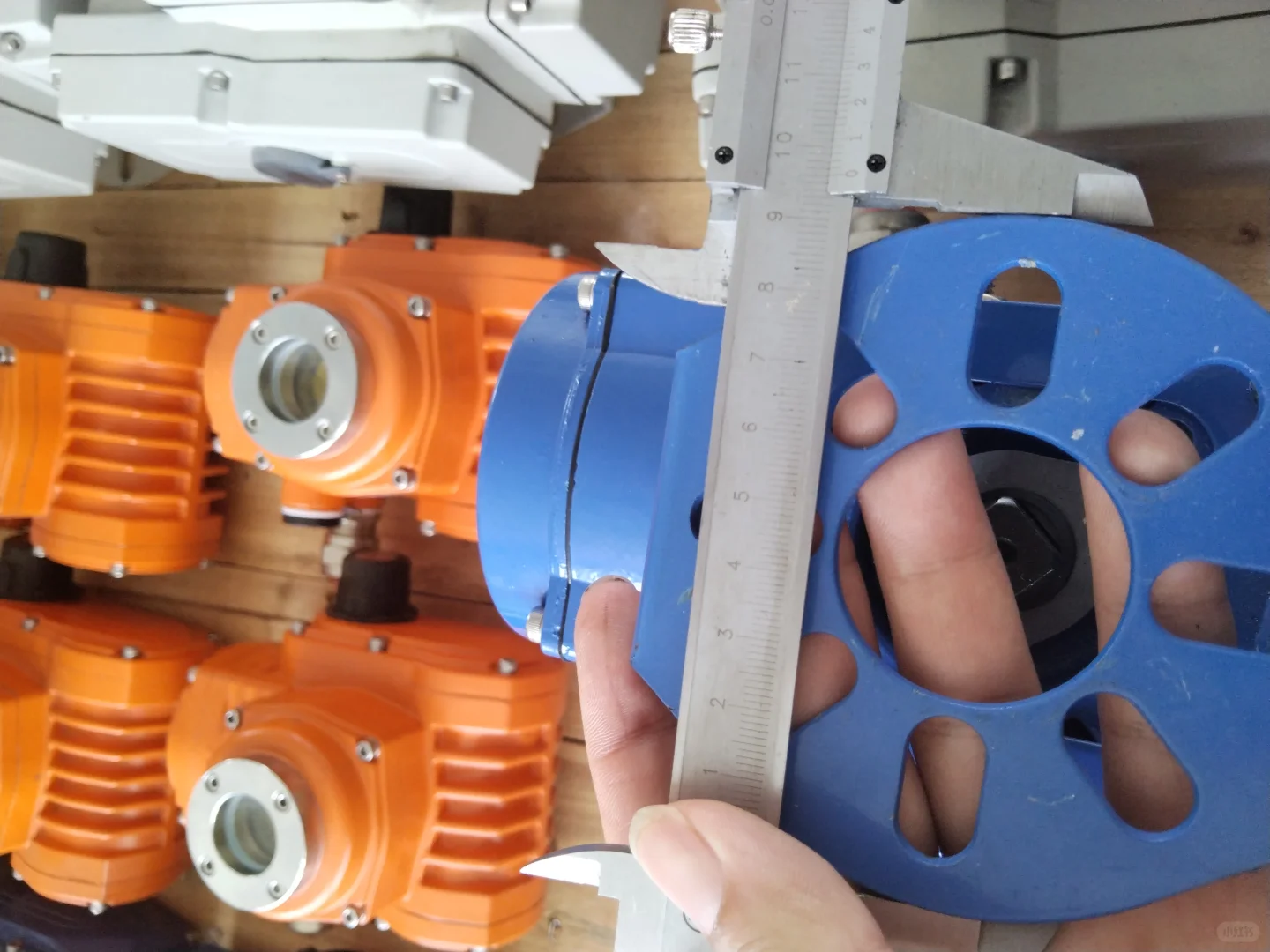 客户需要什么，我亲自测量电动执行器支架