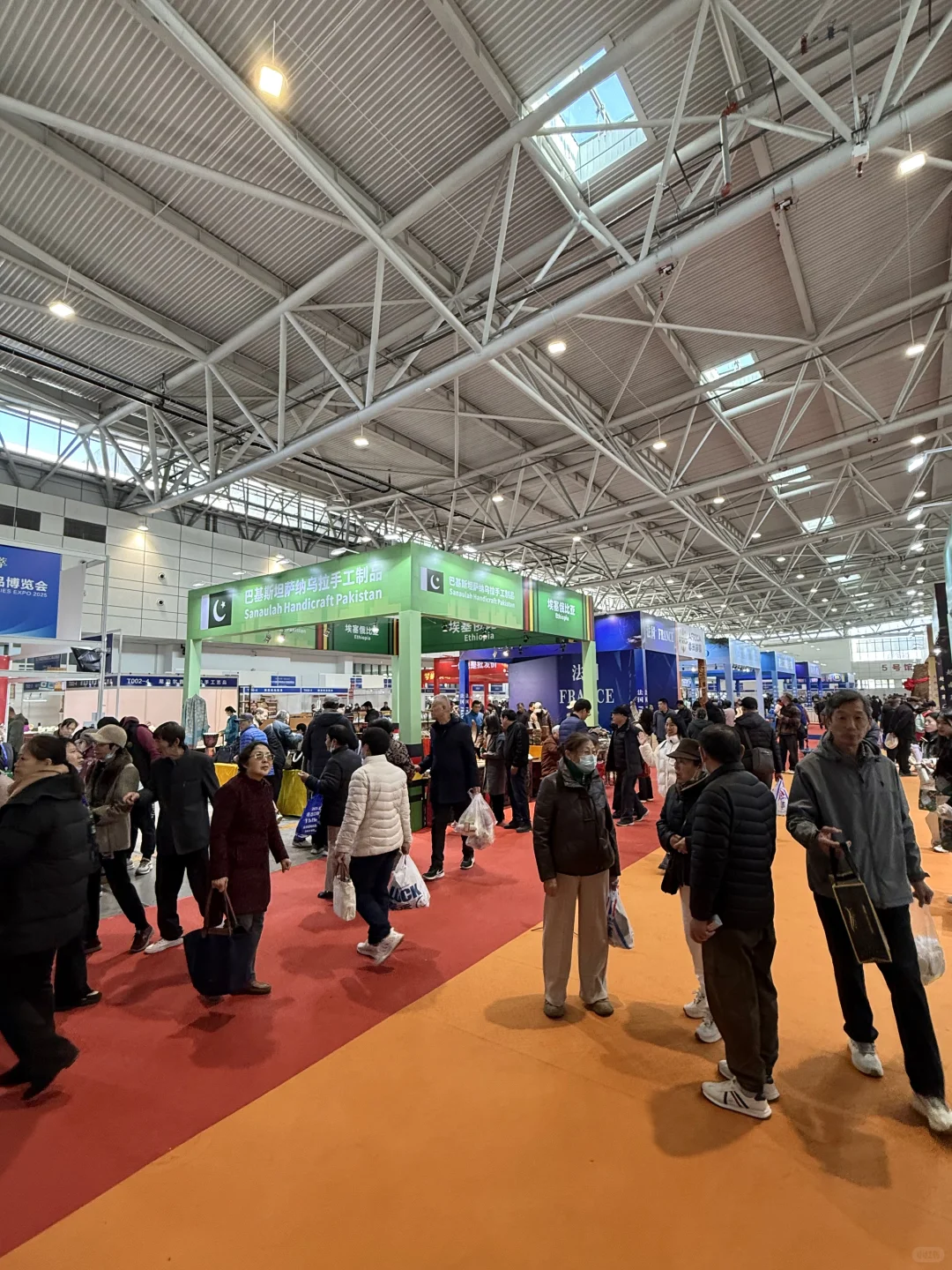 我靠我靠！！！济南首届！好多人啊。。。。