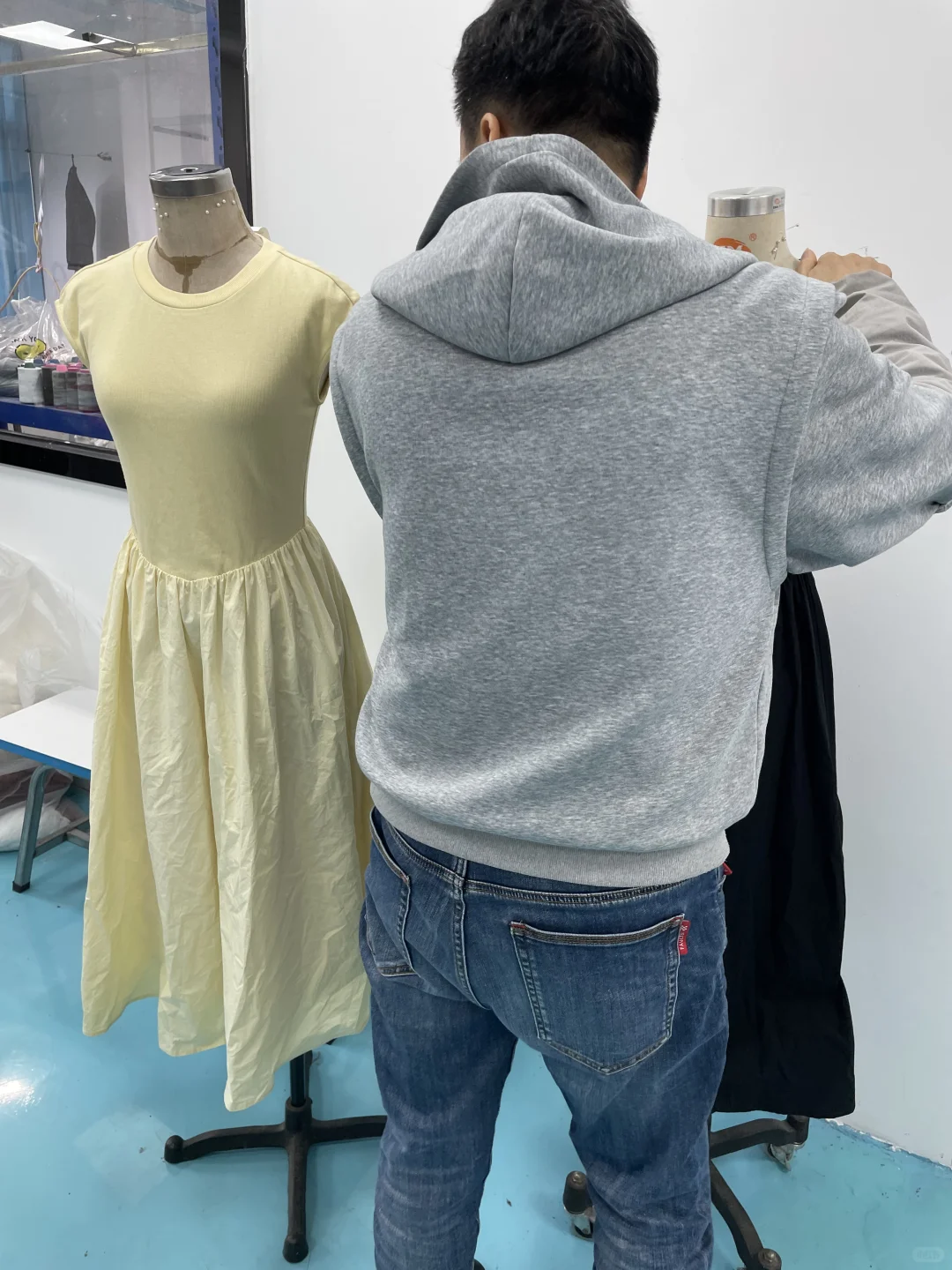 ??服装品牌开发产品找源头工厂合作