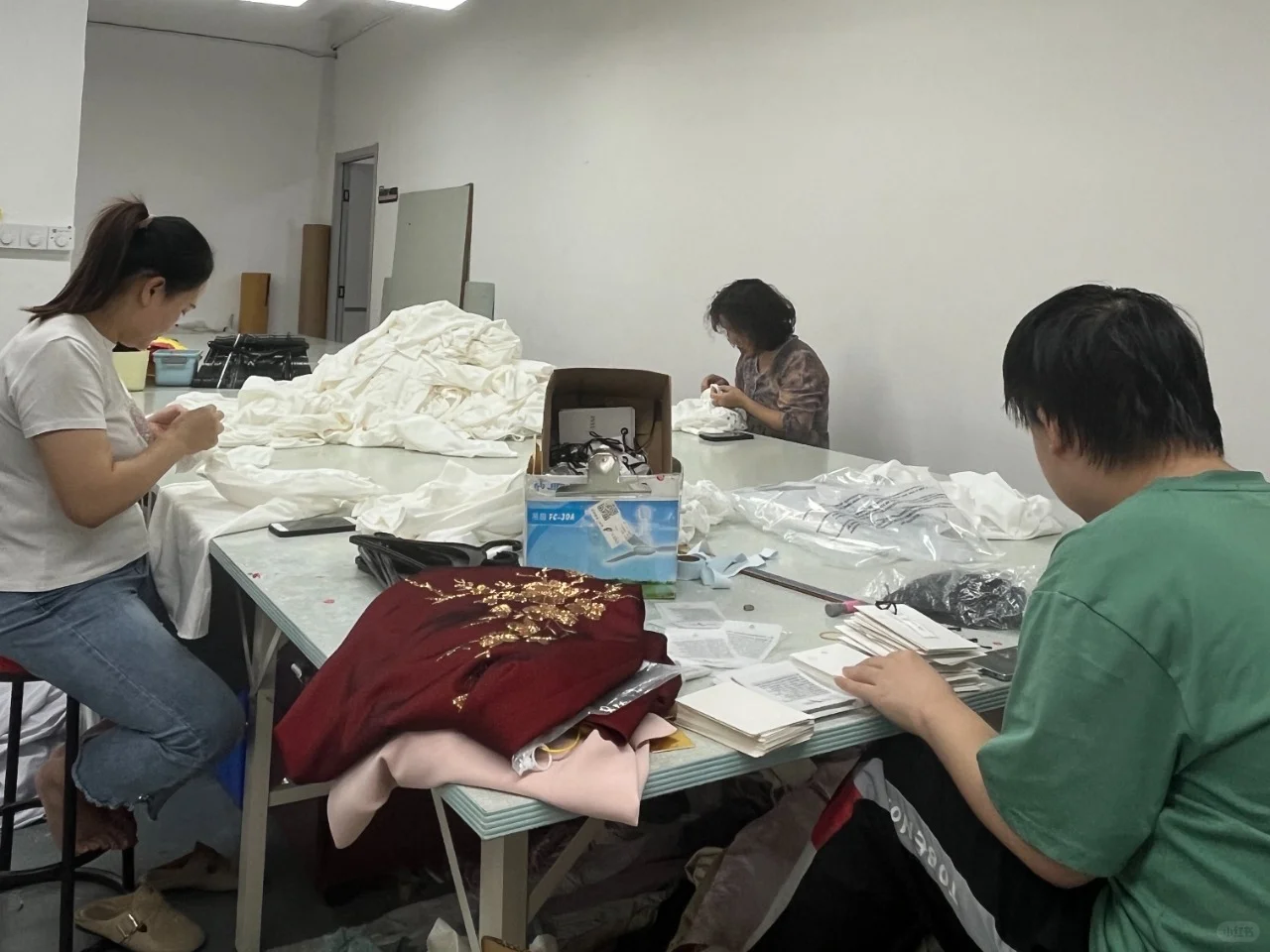 深圳服装厂专注高定服装20年