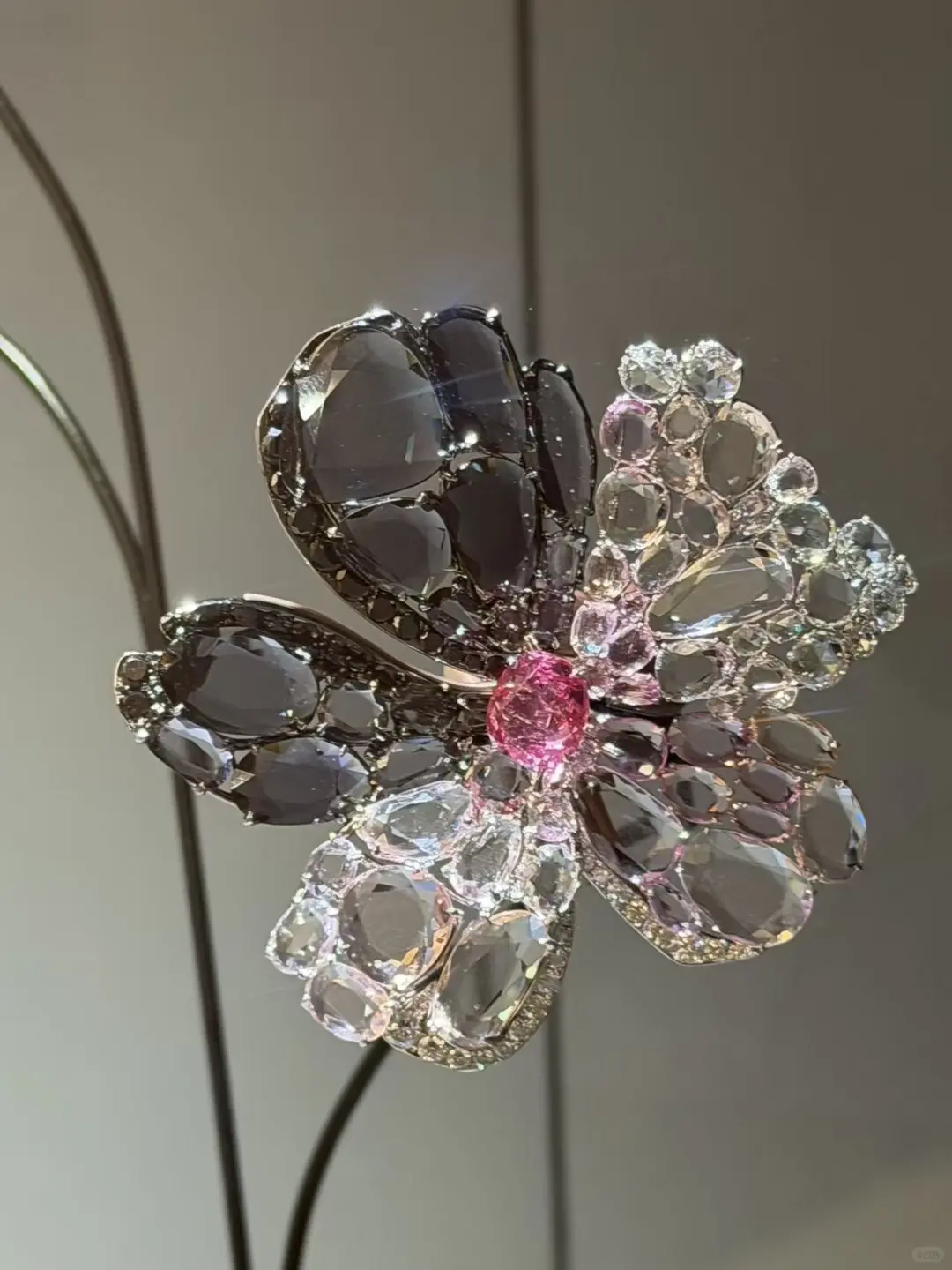 ART021没被画吸引，却被一个珠宝展位拿捏了