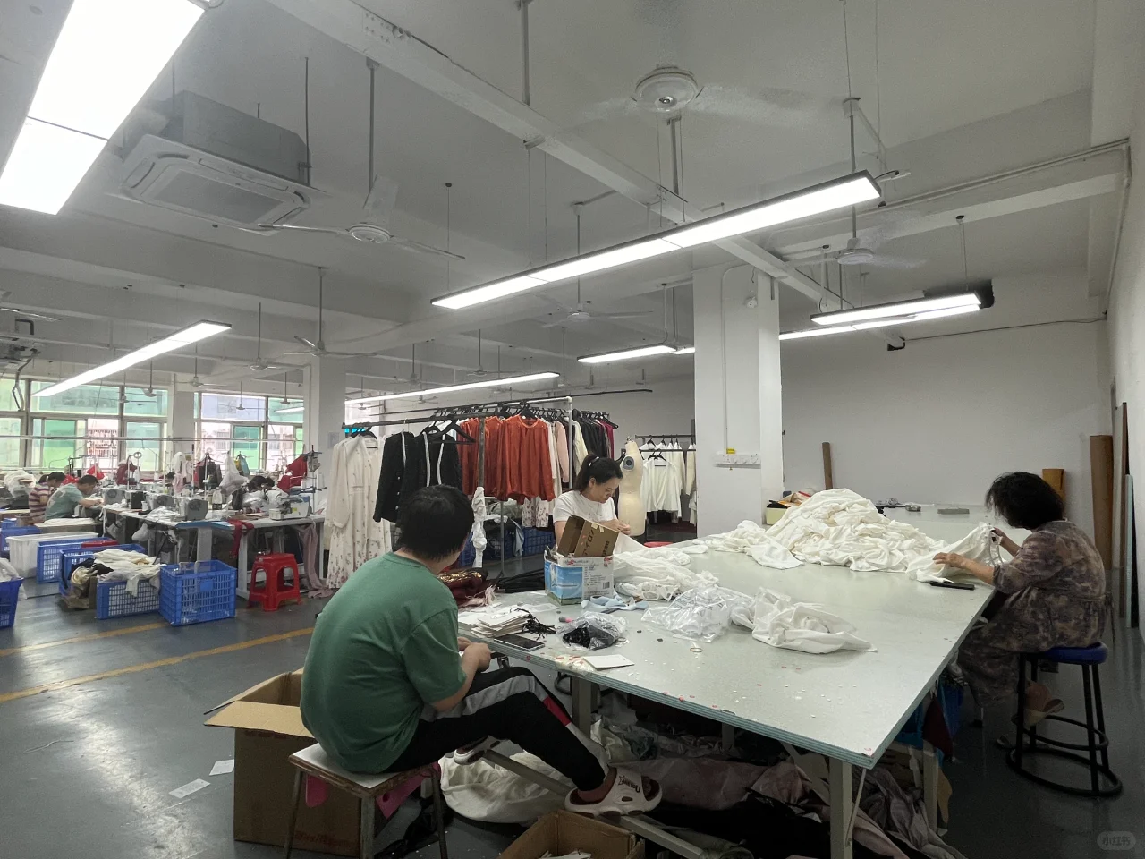 深圳服装厂专注高定服装20年