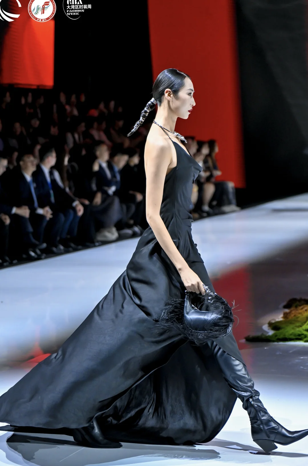 大湾区时装周｜YISHION 以纯秀场?