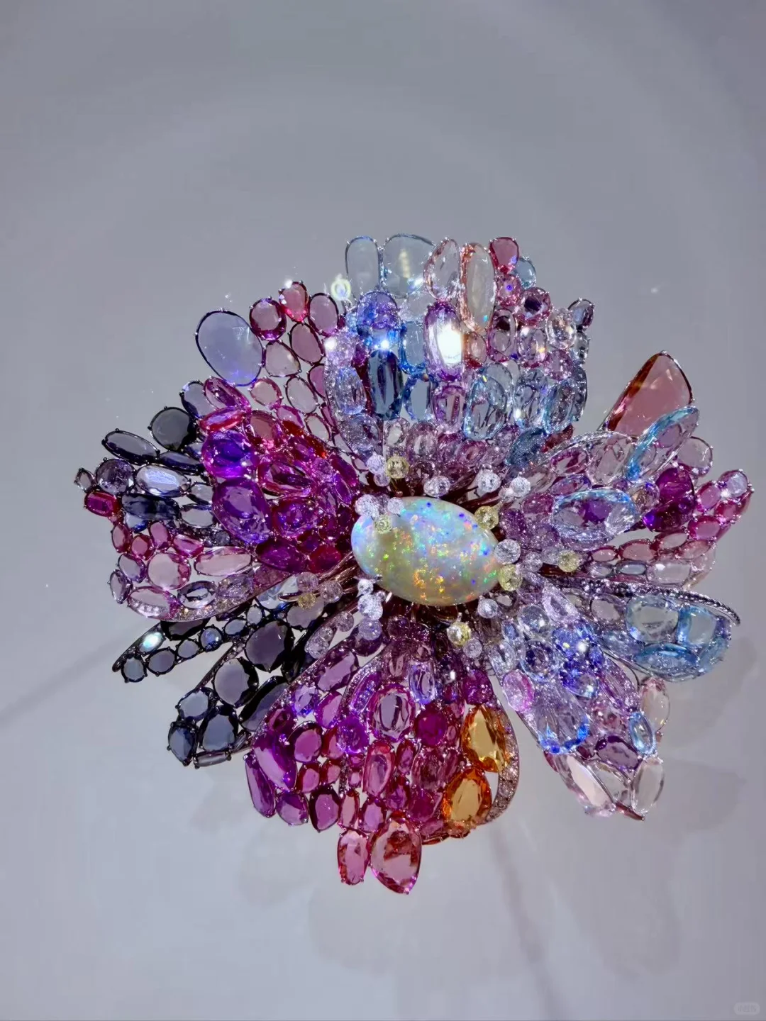 ART021没被画吸引，却被一个珠宝展位拿捏了