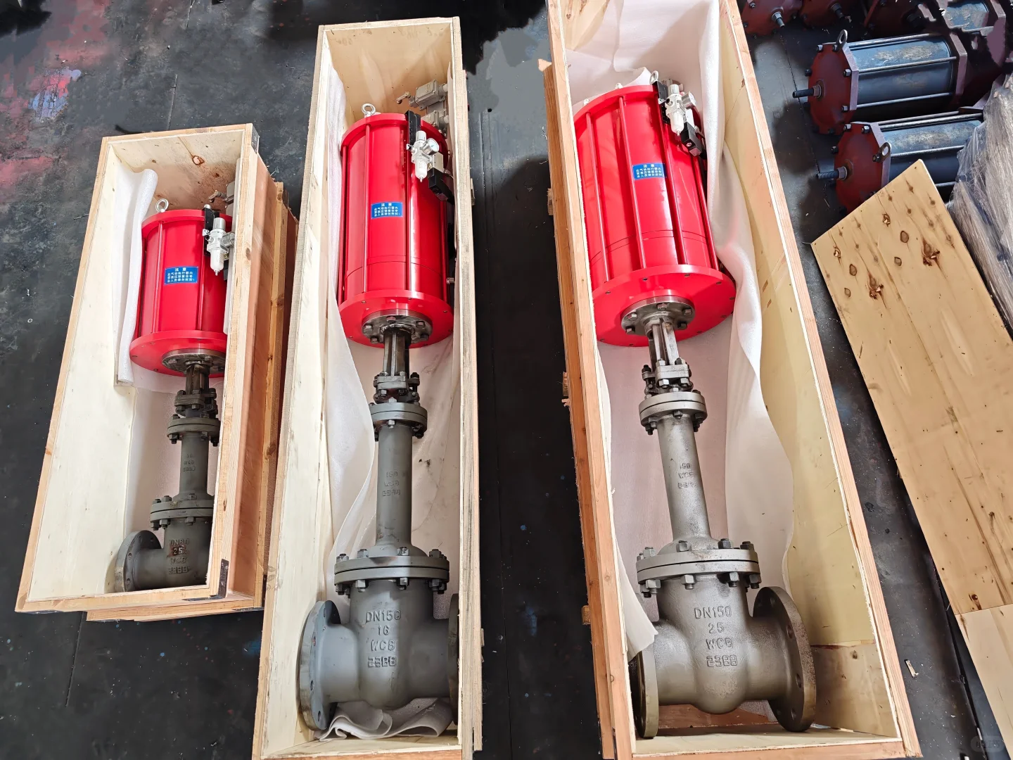 气动执行器、气动阀门