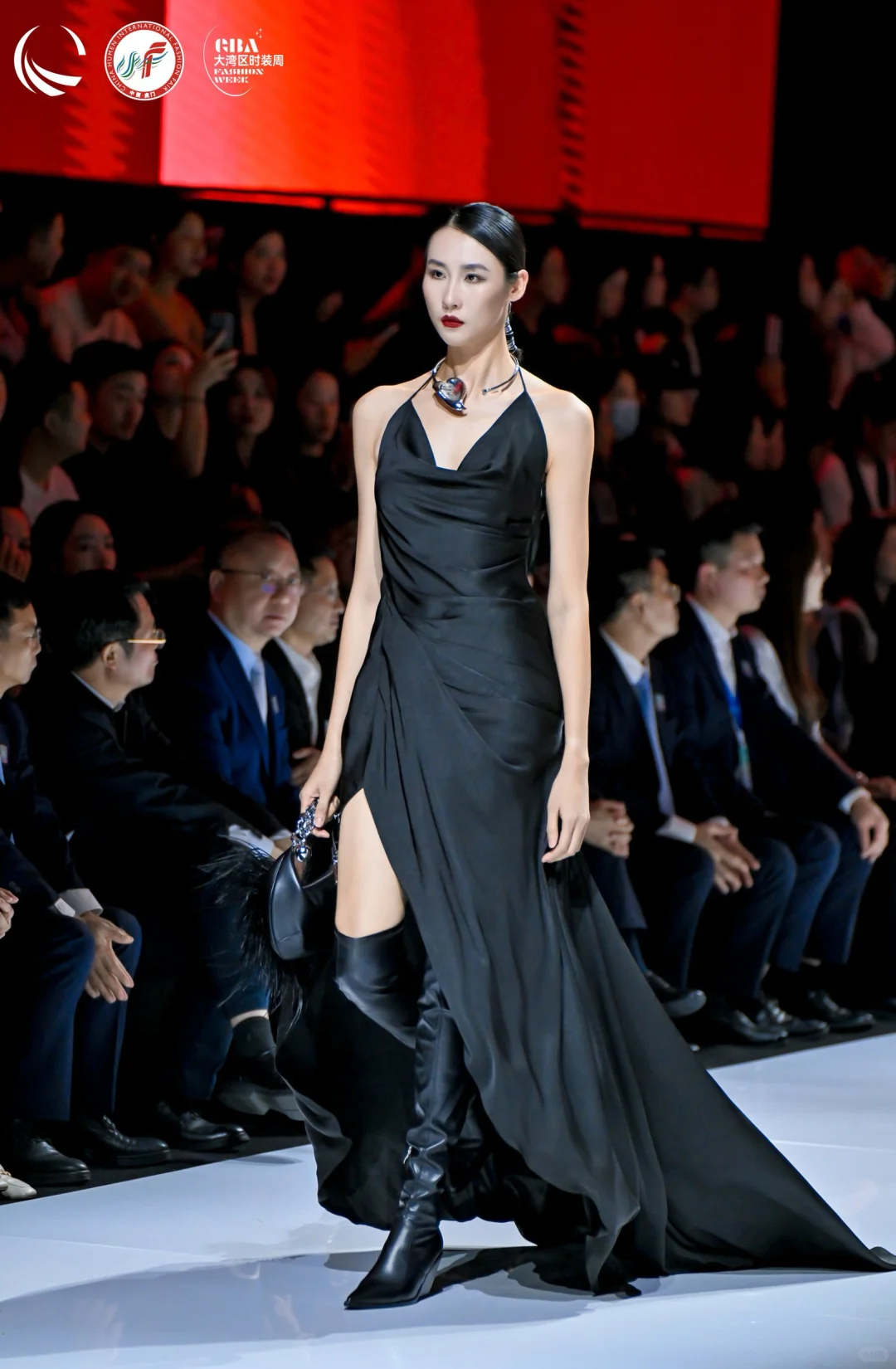 大湾区时装周｜YISHION 以纯秀场?