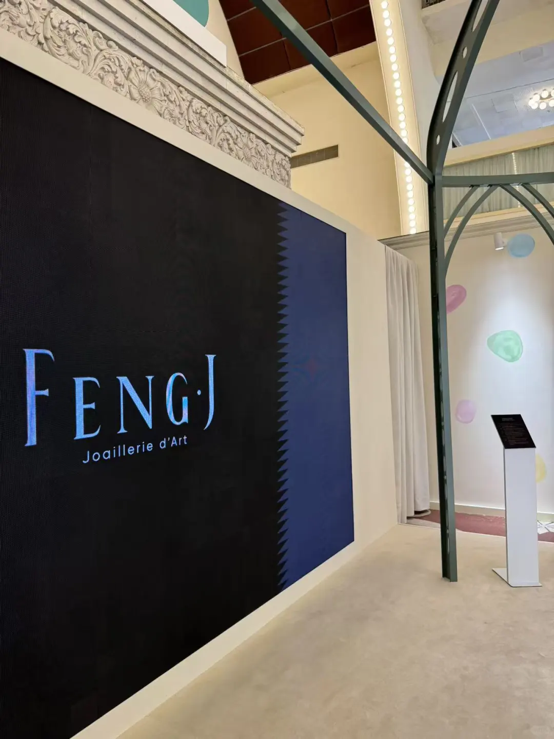 ART021没被画吸引，却被一个珠宝展位拿捏了