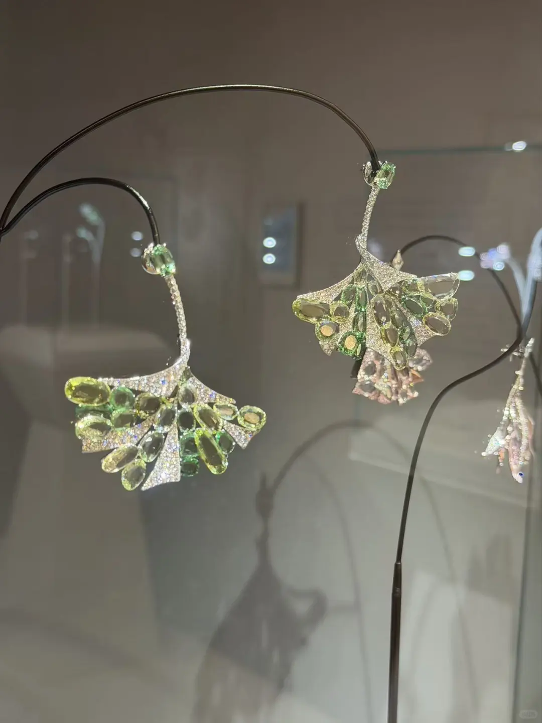 ART021没被画吸引，却被一个珠宝展位拿捏了