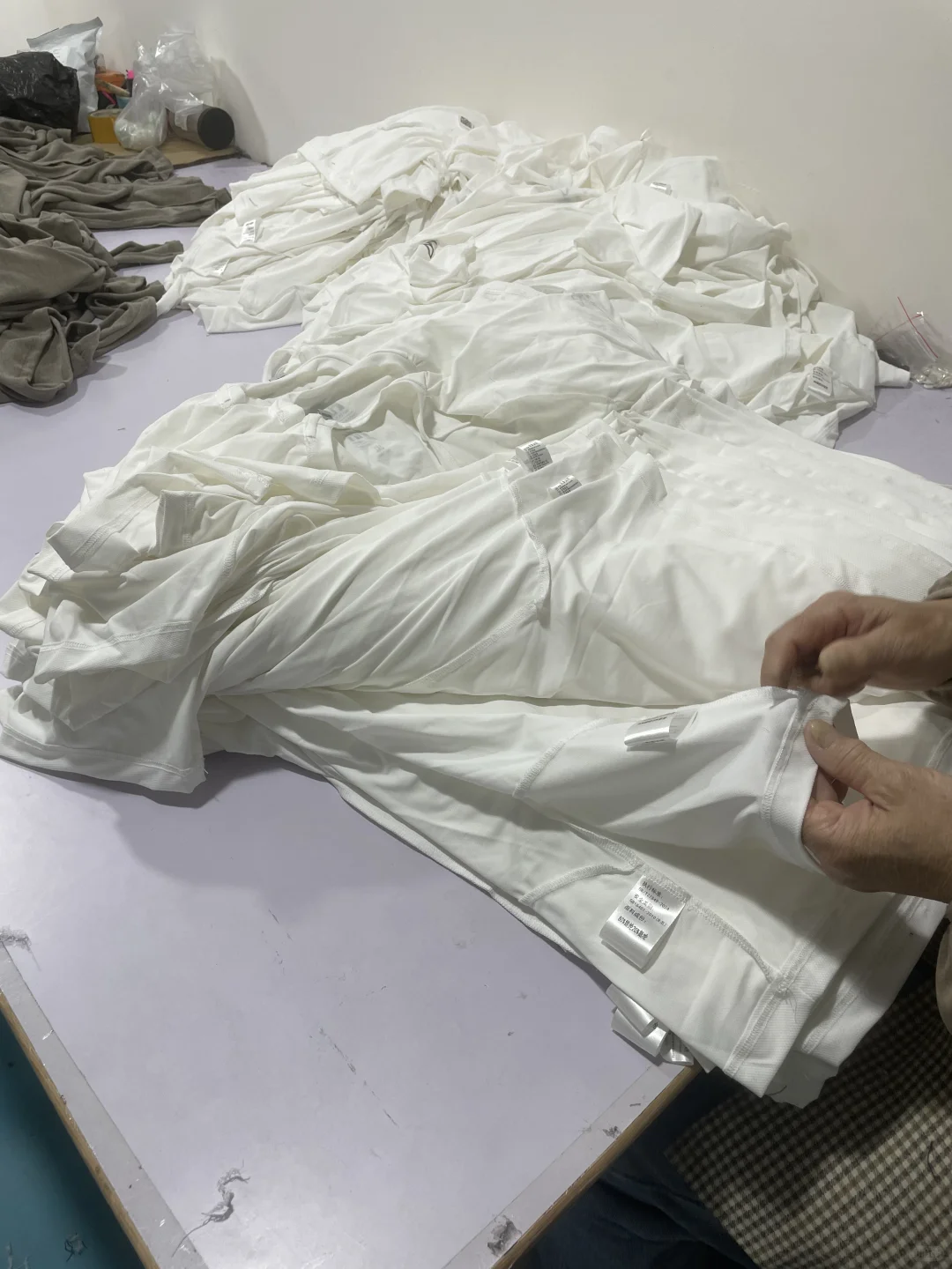 ??服装品牌开发产品找服装源头工厂！