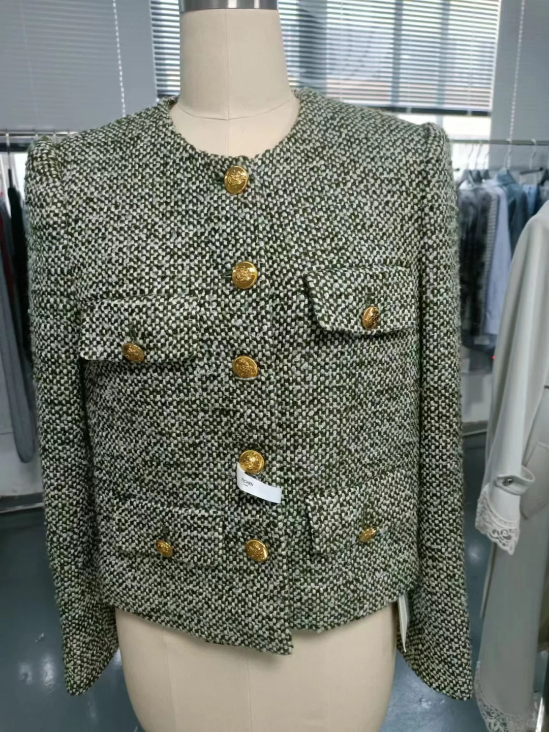 深圳服装厂专注高定服装20年