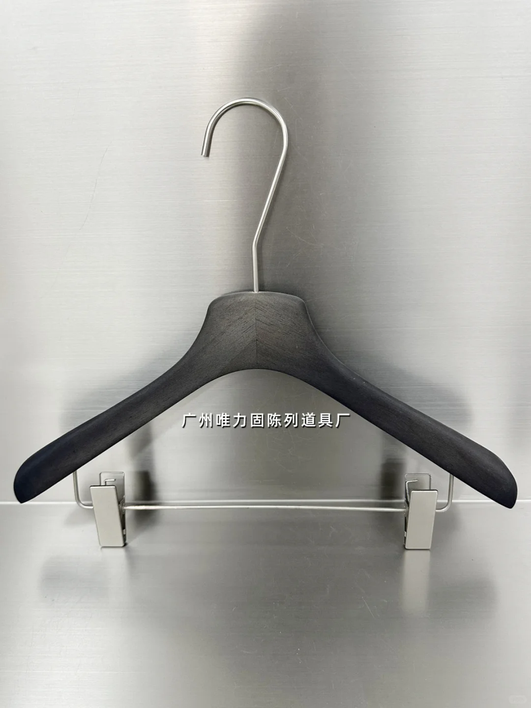 高端定制服装品牌买手集合店品牌店实木衣架