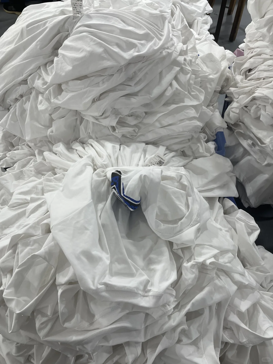 ??服装品牌开发产品找服装源头工厂！