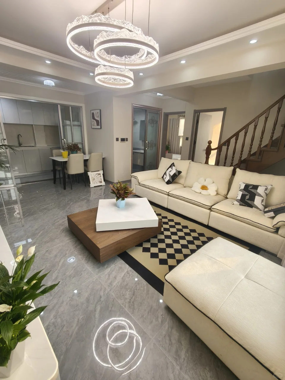 会展顶复带晒台149平总价110万首付15万