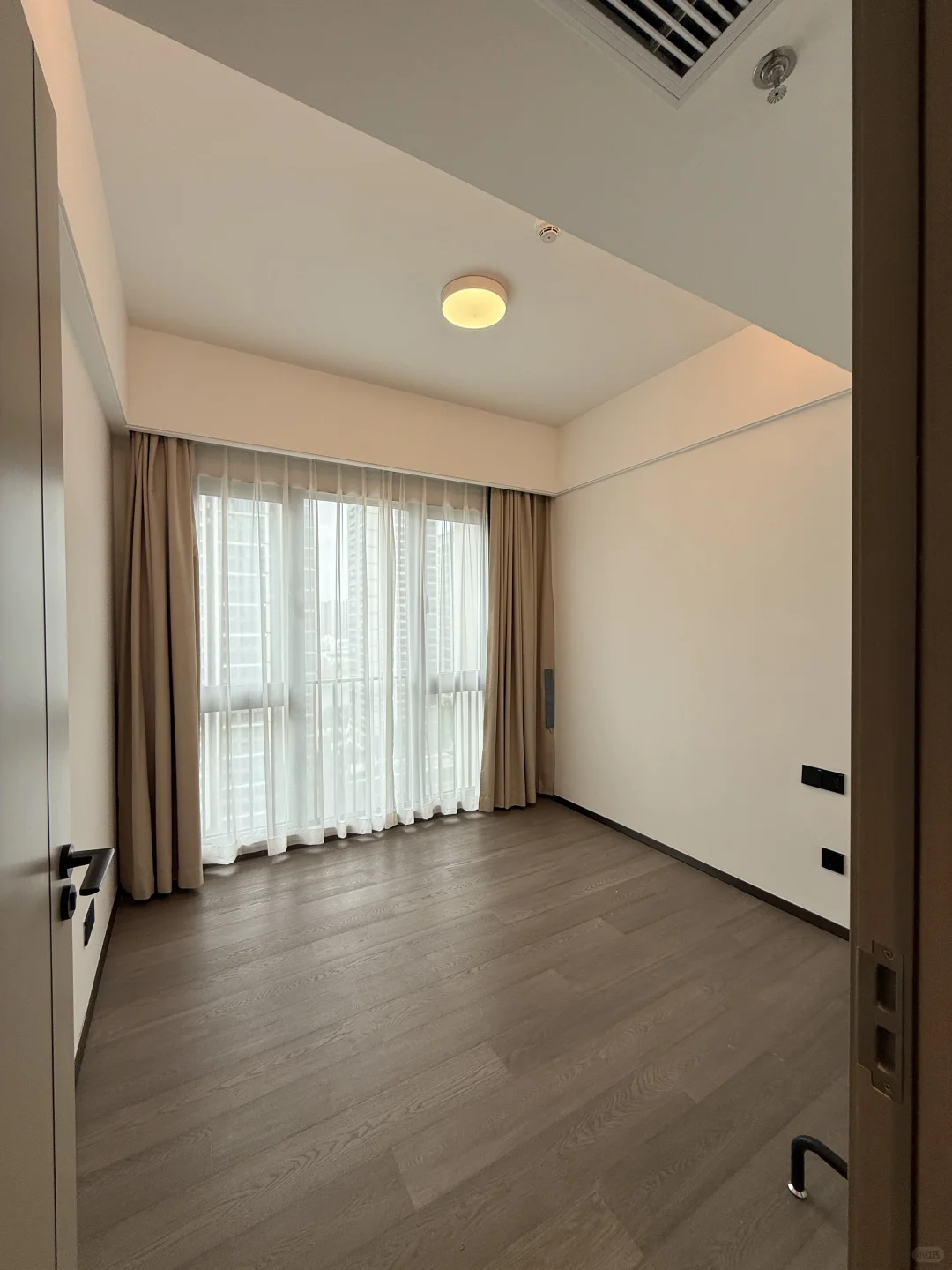 ?会展湾东城河景三房一个空房间随心搭