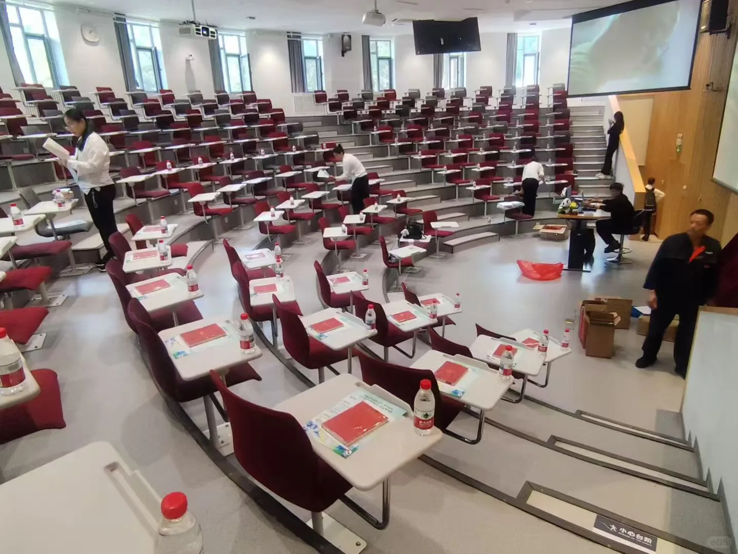 成都人才推介会走进清华大学