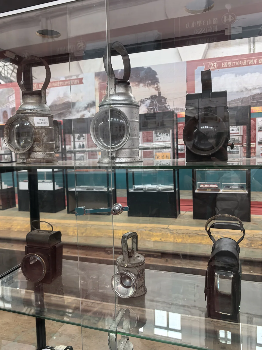 北京二七厂，世界铁路200年，车轮滚滚向前