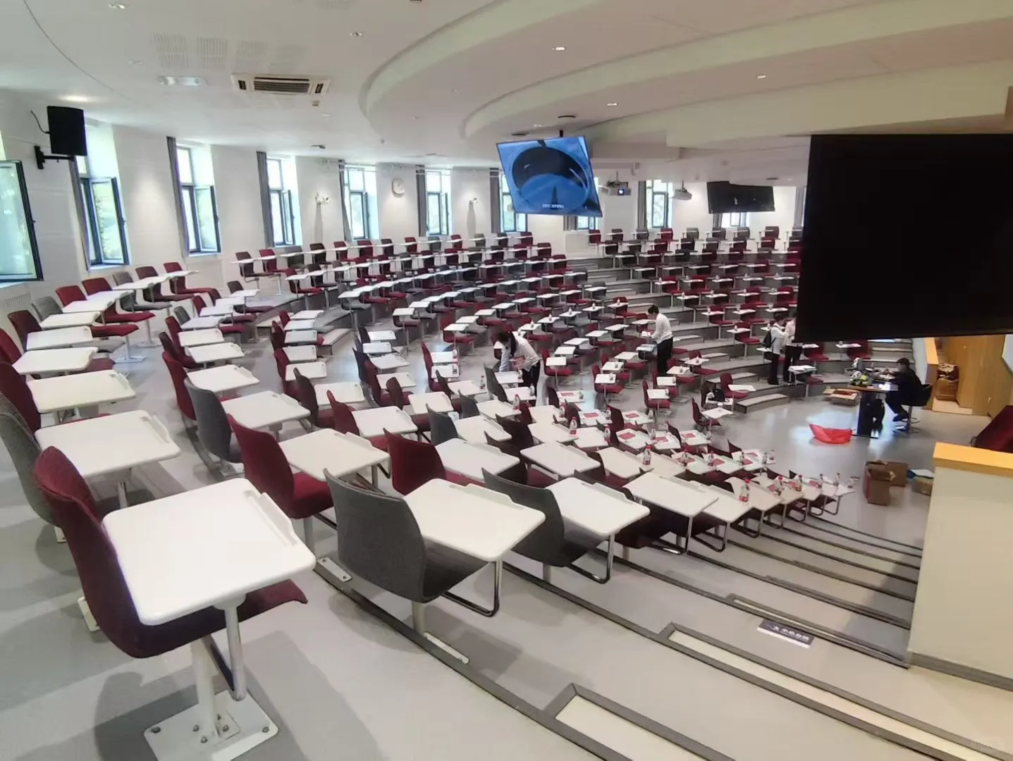 成都人才推介会走进清华大学