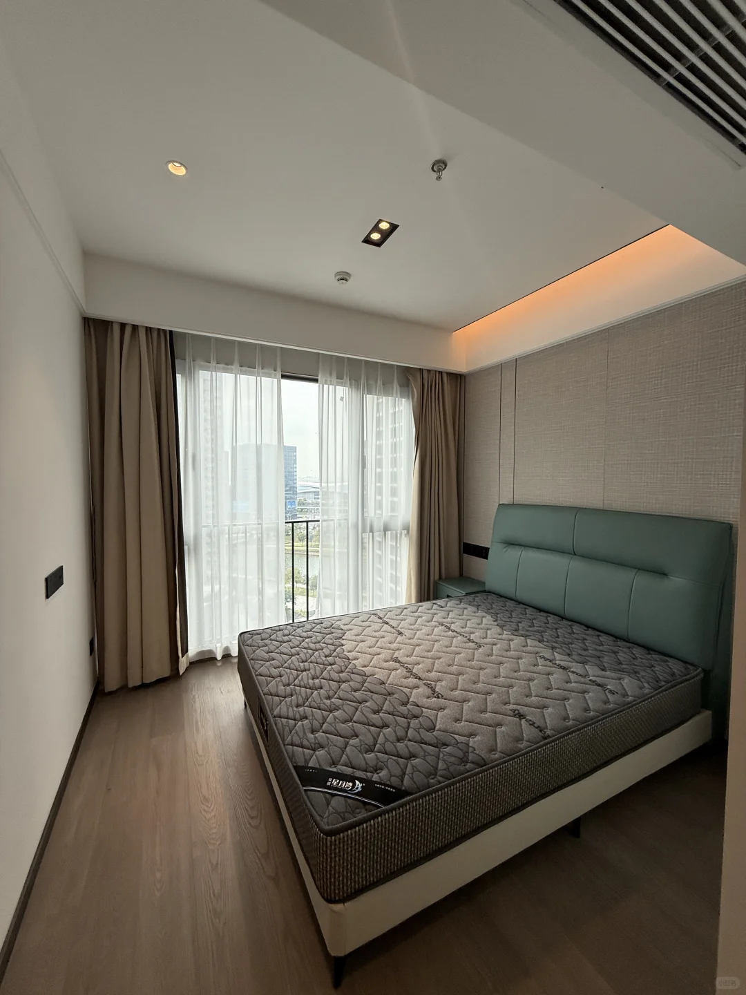 ?会展湾东城河景三房一个空房间随心搭