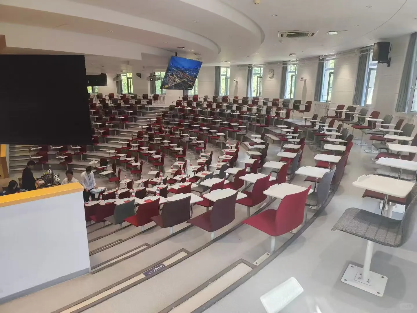 成都人才推介会走进清华大学