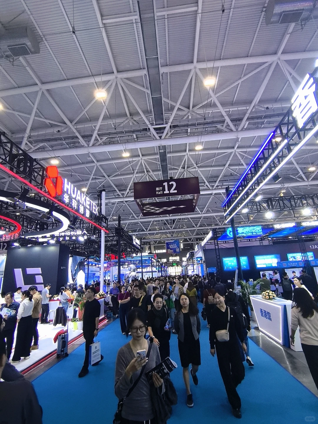 当机器人成为艺术家,这是深圳高交会现象