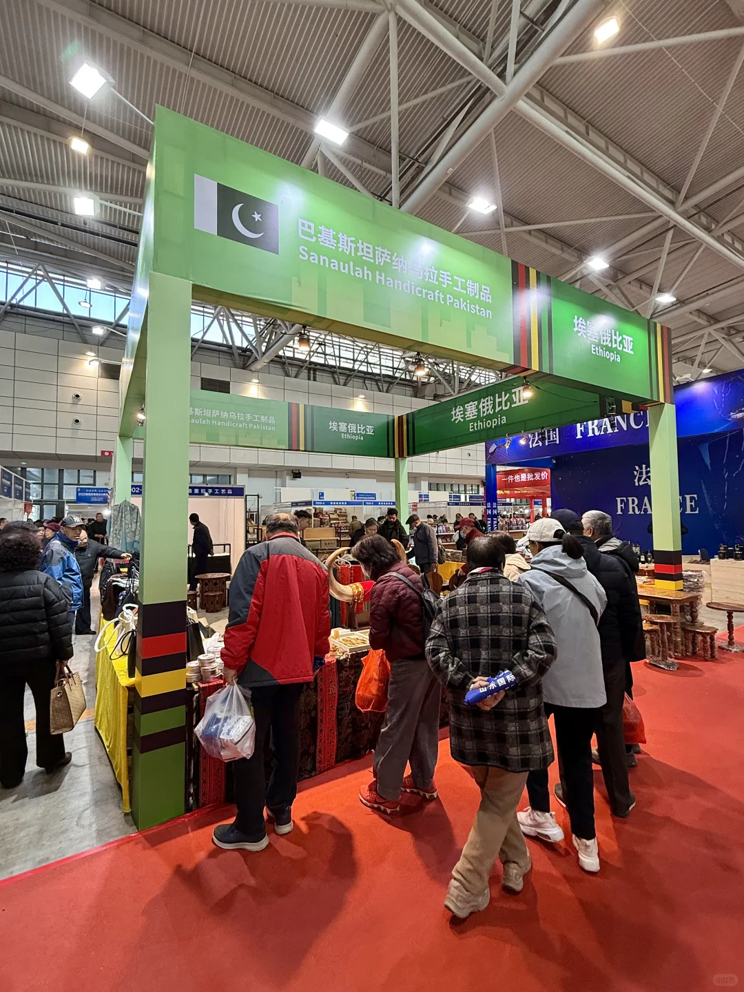 卧槽！济南有了！首届！好超前好多人啊。。