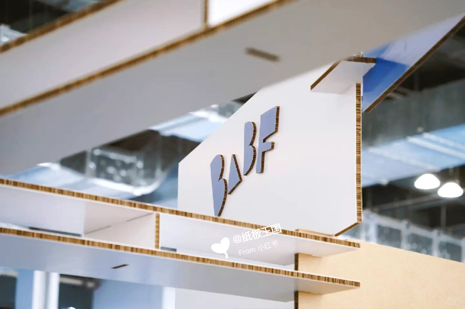 一千多平的艺术展，全部用纸板制作！