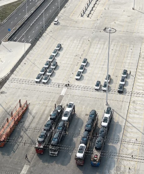 工厂应该是开始继续干了，昨天下午好多群友