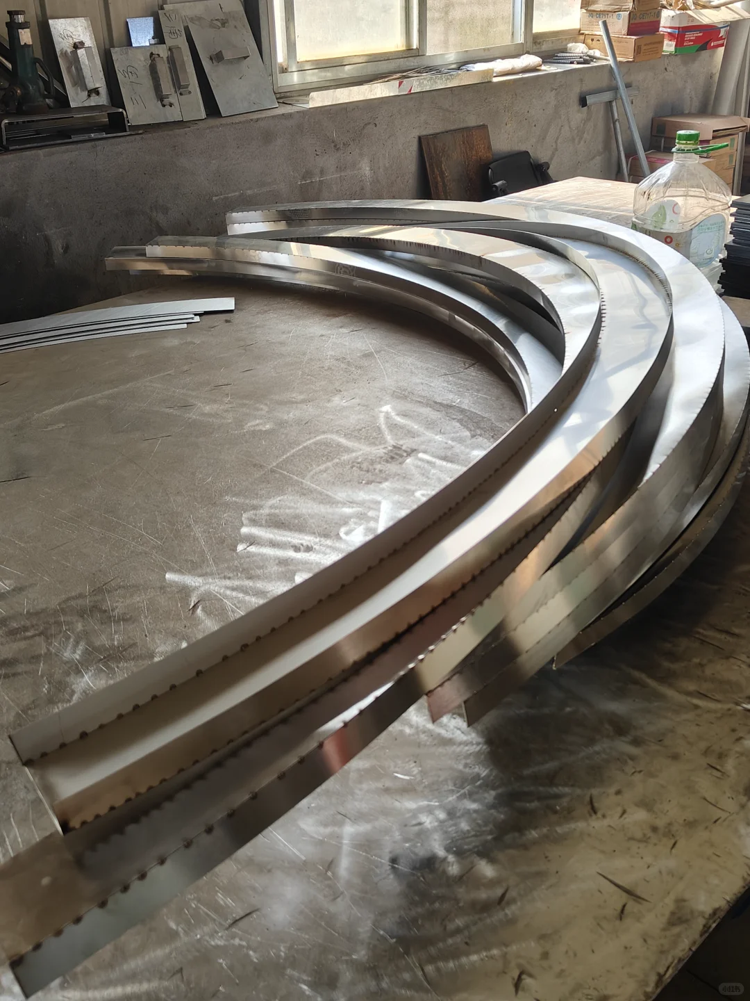 与钢铁金属打交道的一天天