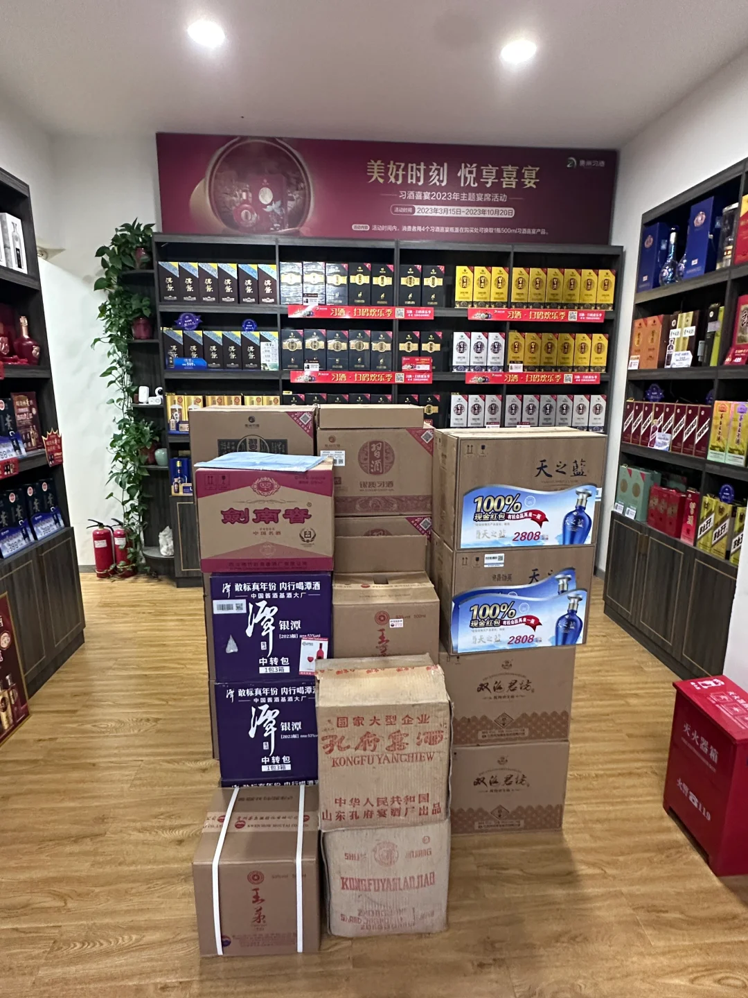 90后守店的一天