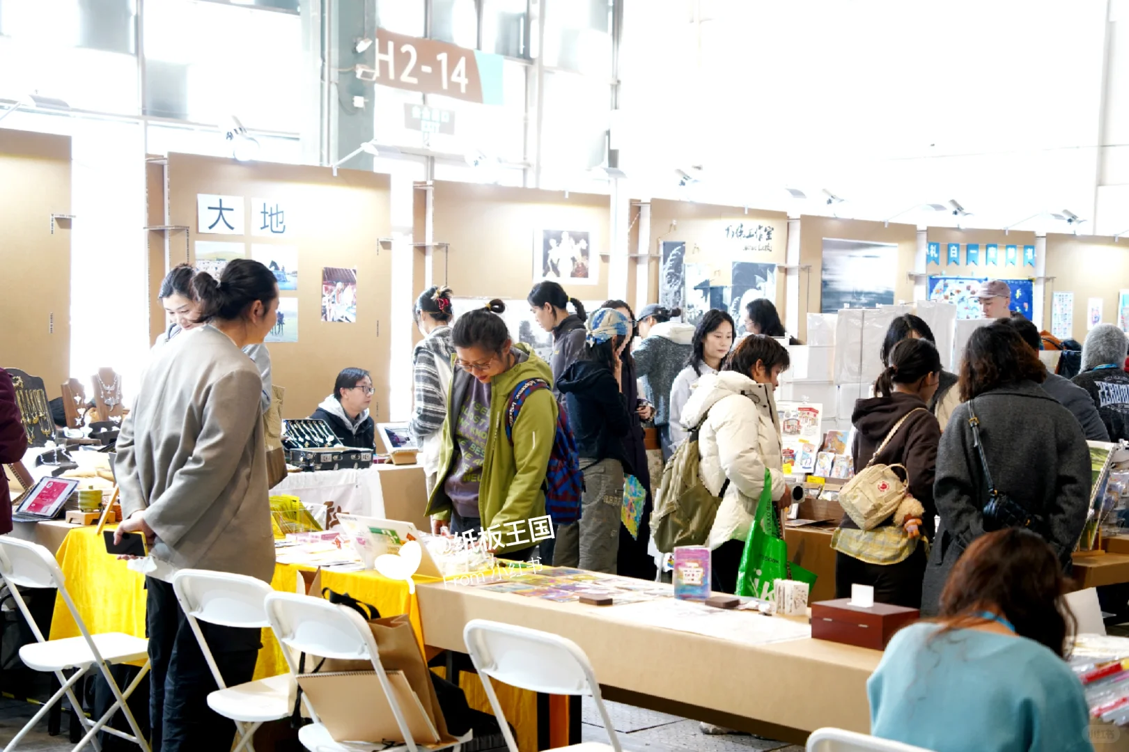 一千多平的艺术展，全部用纸板制作！