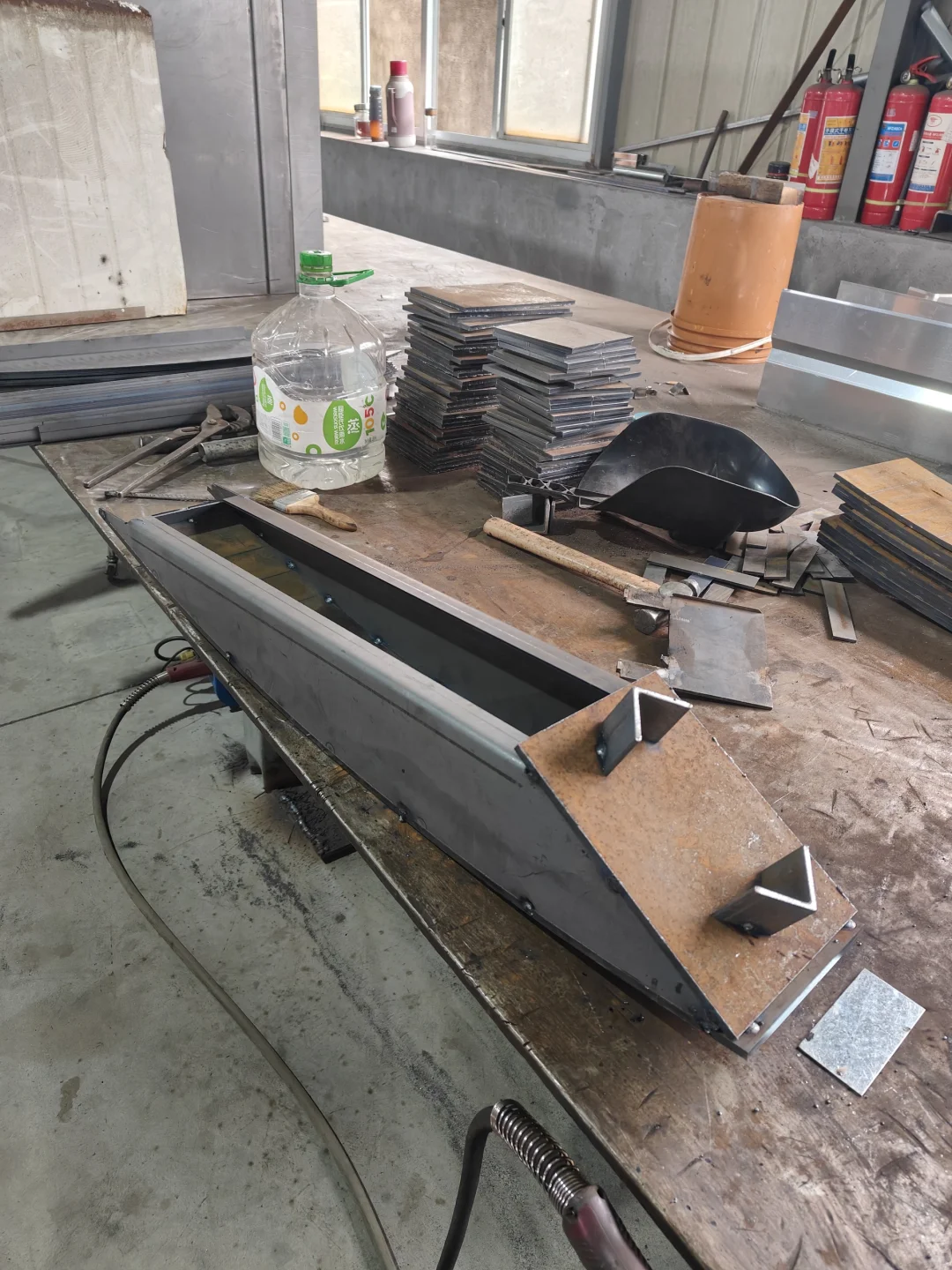 与钢铁金属打交道的一天天