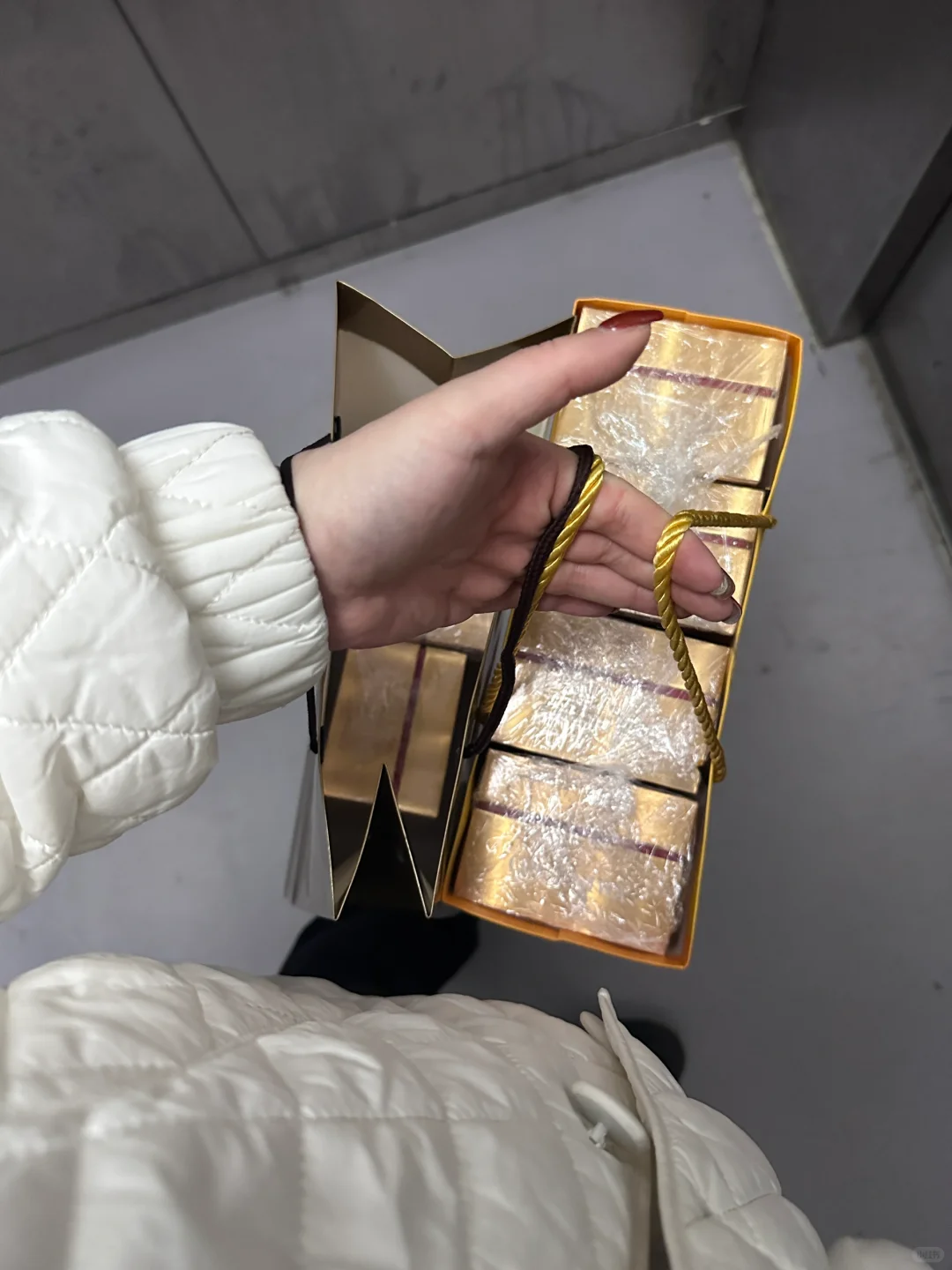 90后守店的一天