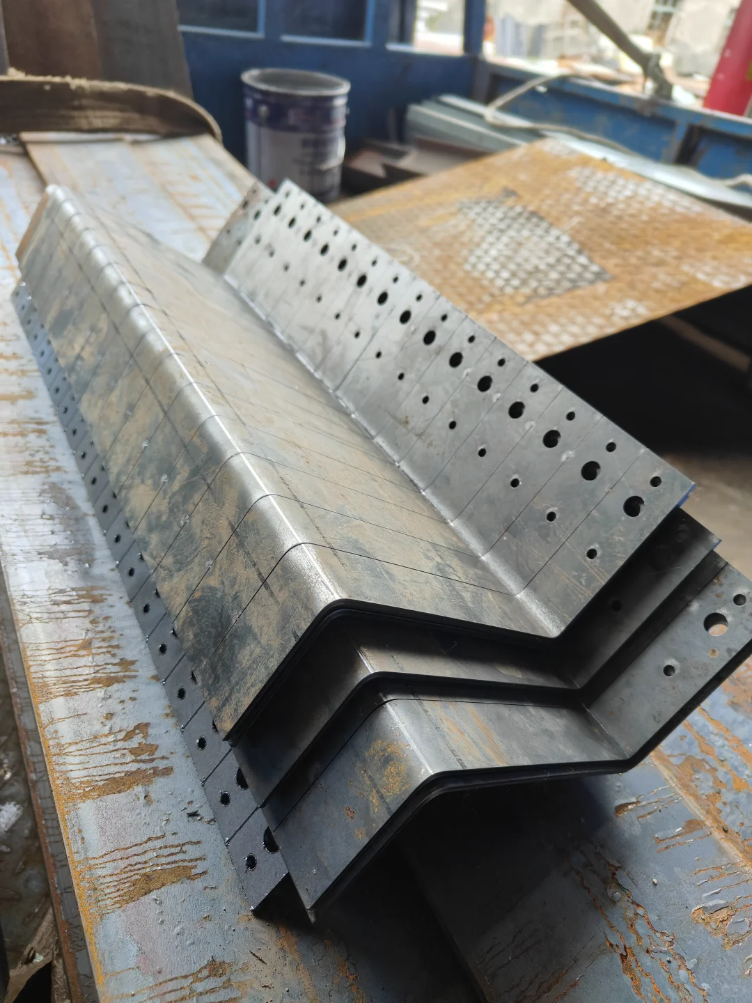 与钢铁金属打交道的一天天