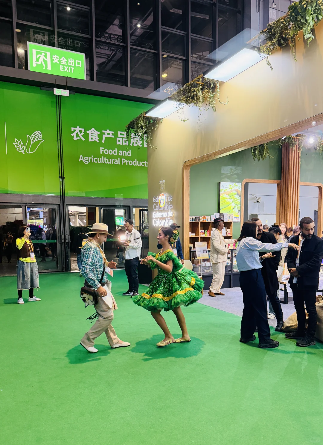 第八次进博会-见到了唐嫣！买了钻石！