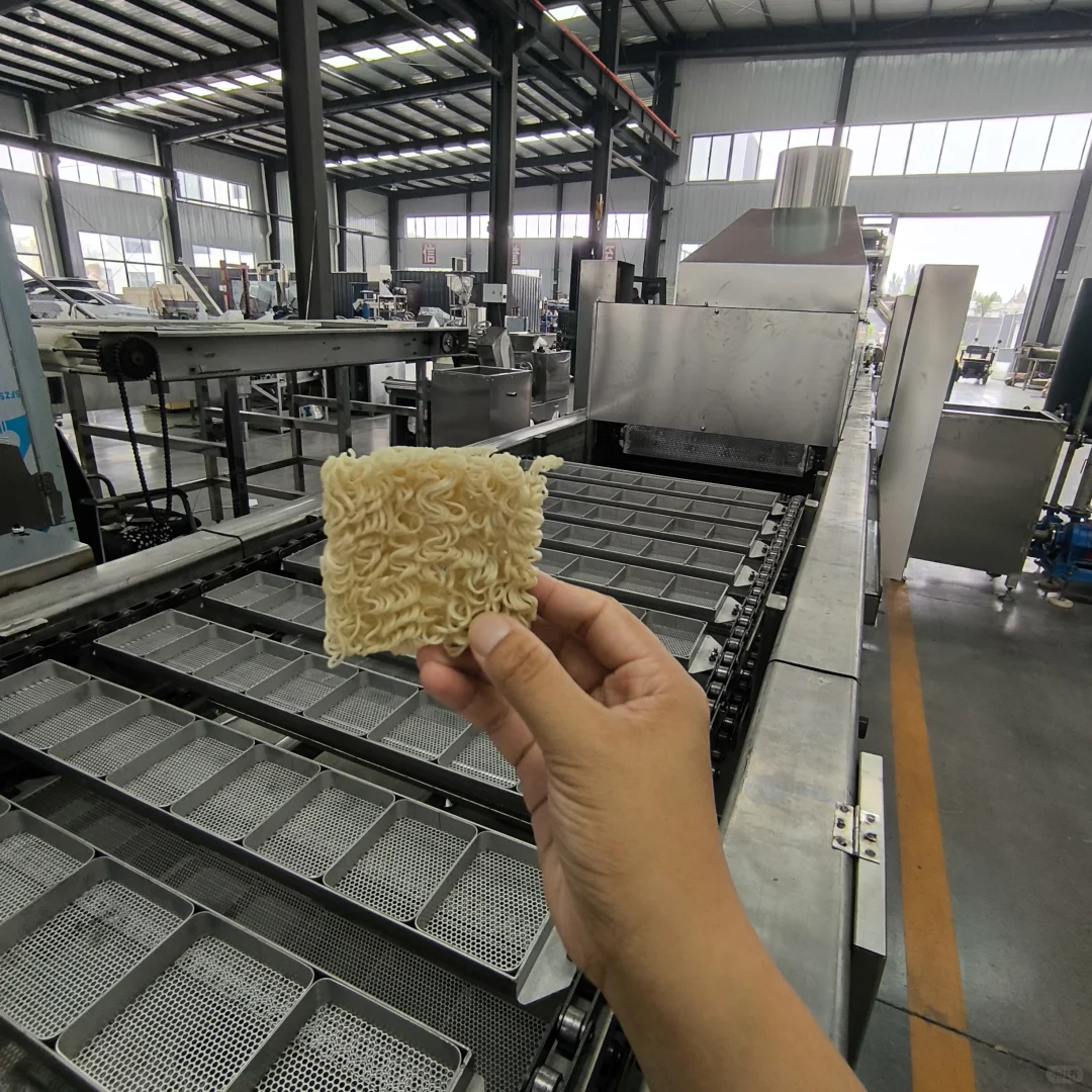 发往叙利亚的全自动日产5万包干脆面设备